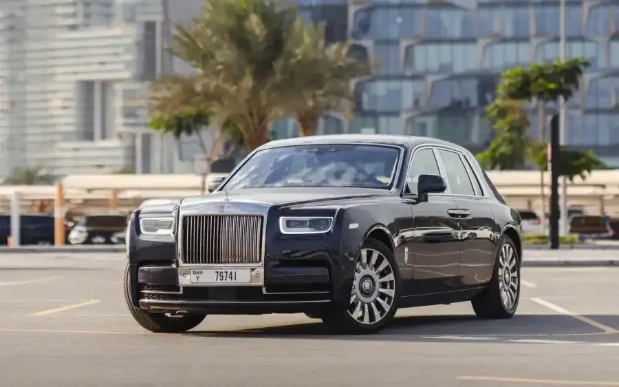 Rolls-Royce Ghost vs Phantom: Which to Rent?