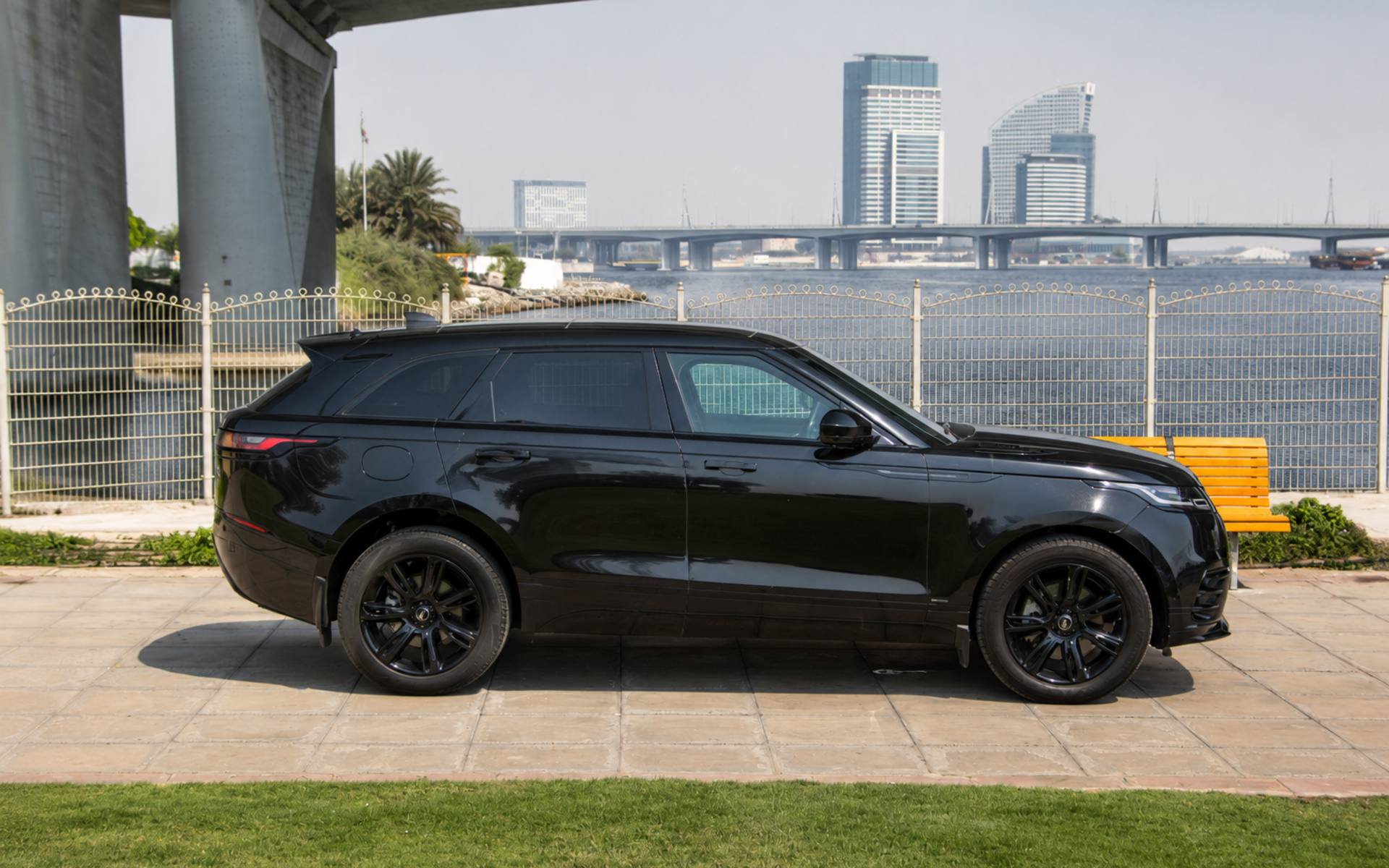 Range Rover Velar - image 1