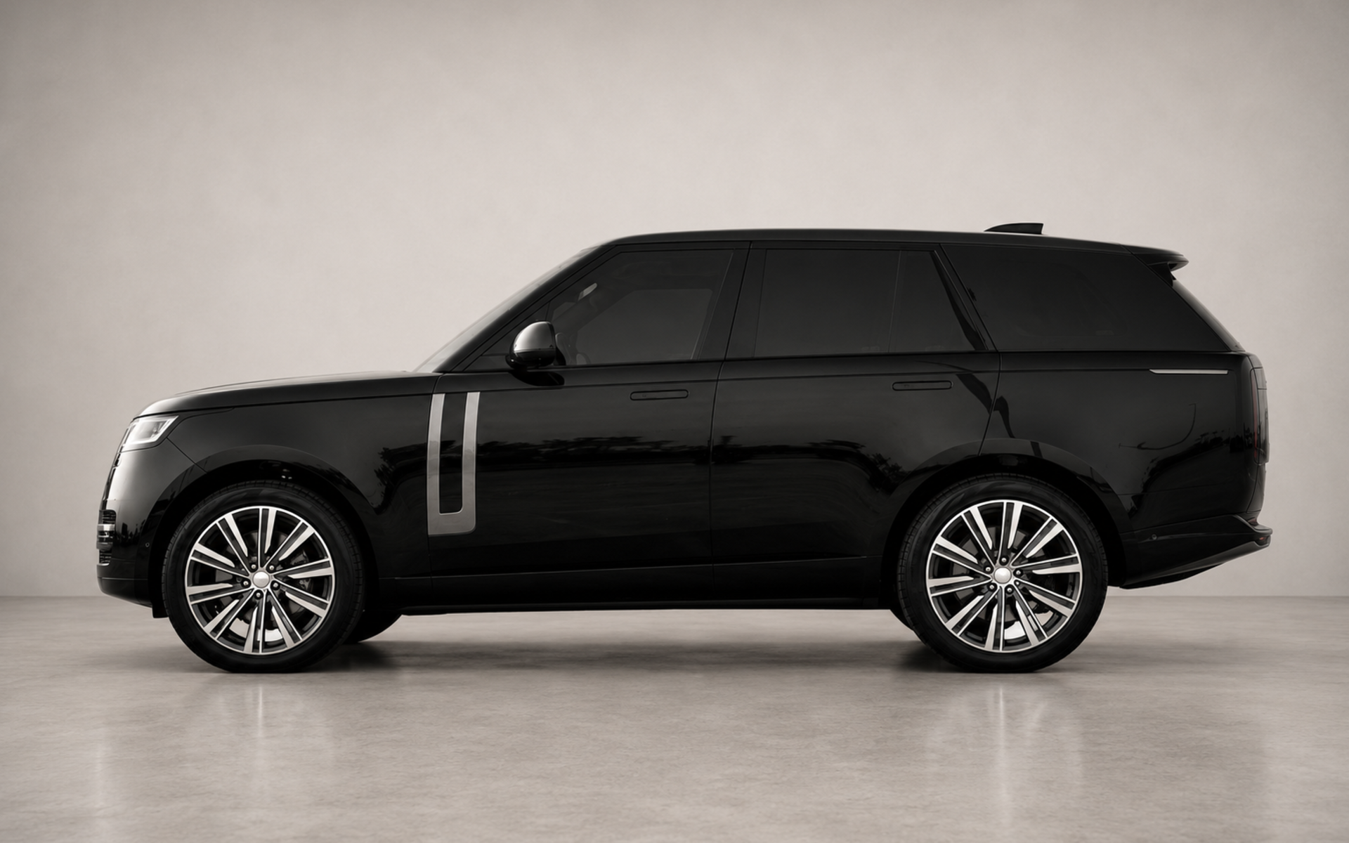 Range Rover - image 1