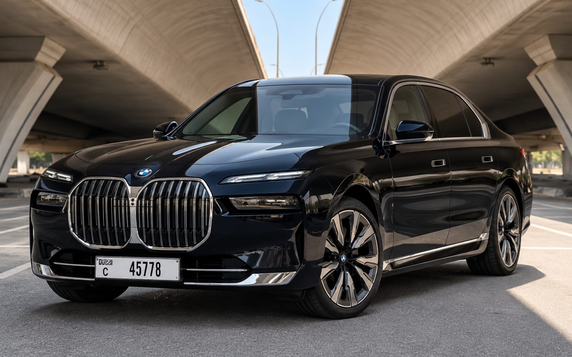 BMW 735i image 1