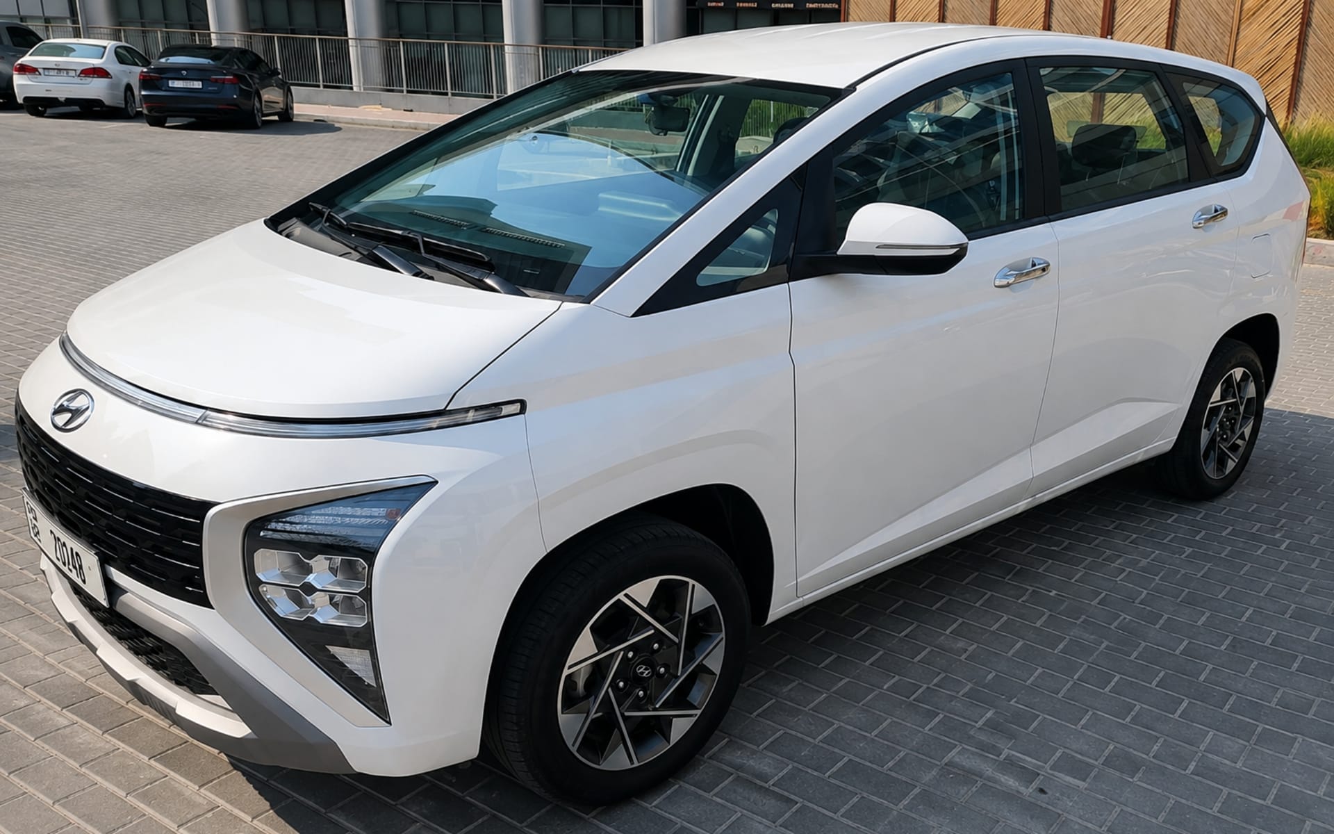 Hyundai Stargazer image 1