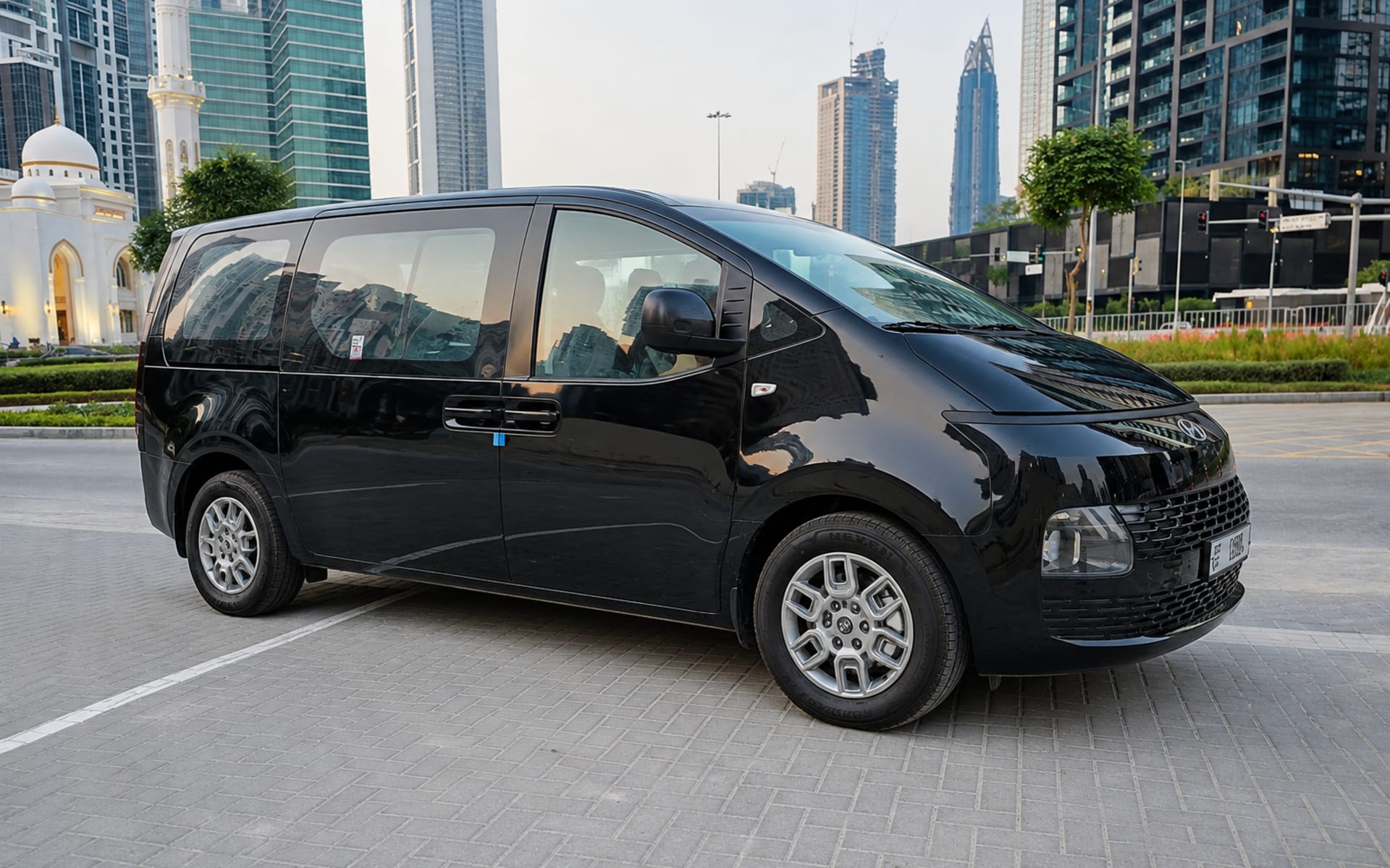 Hyundai Staria image 1