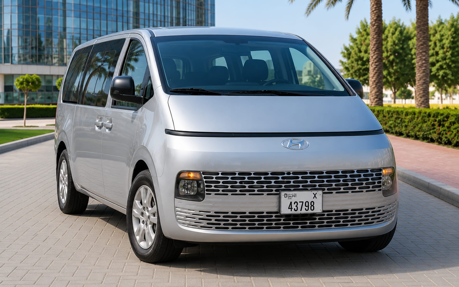 Hyundai Staria image 1