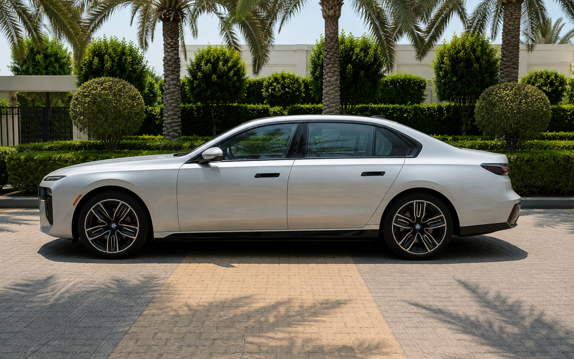 BMW 740i image 1
