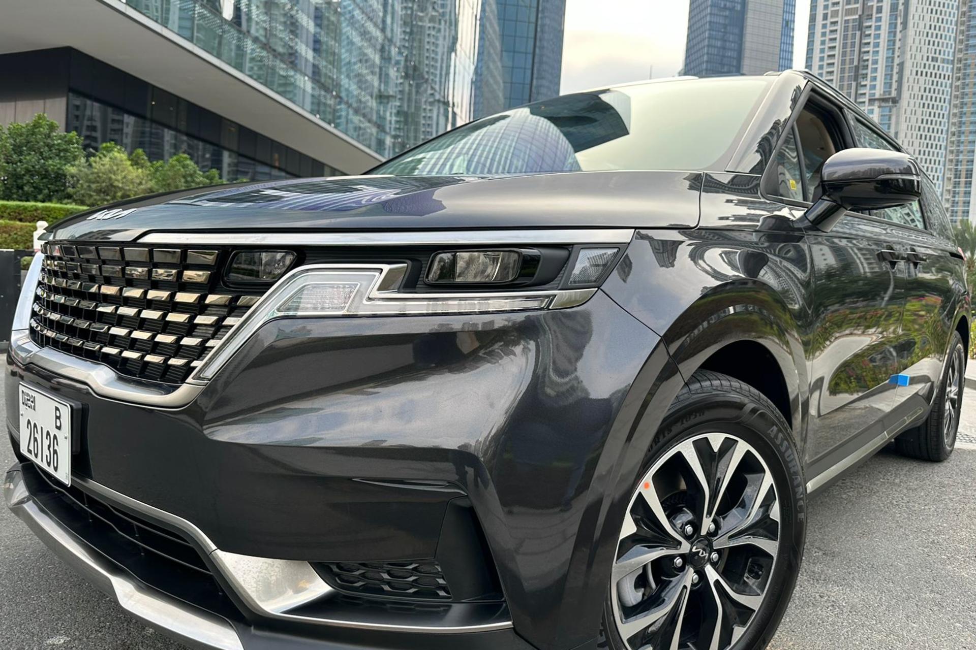 Kia Carnival image 1