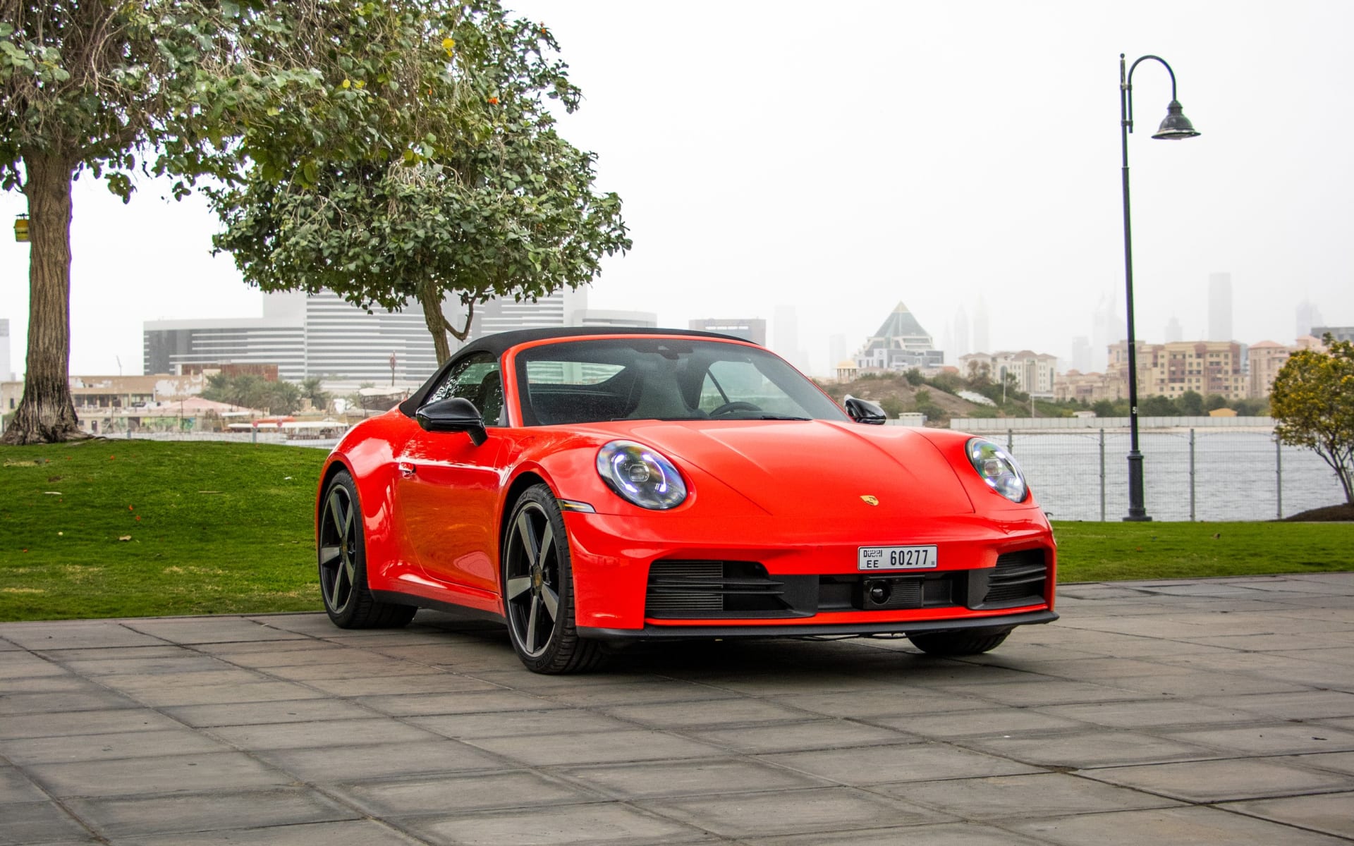 Porsche 911 Carrera 4 GTS image 1