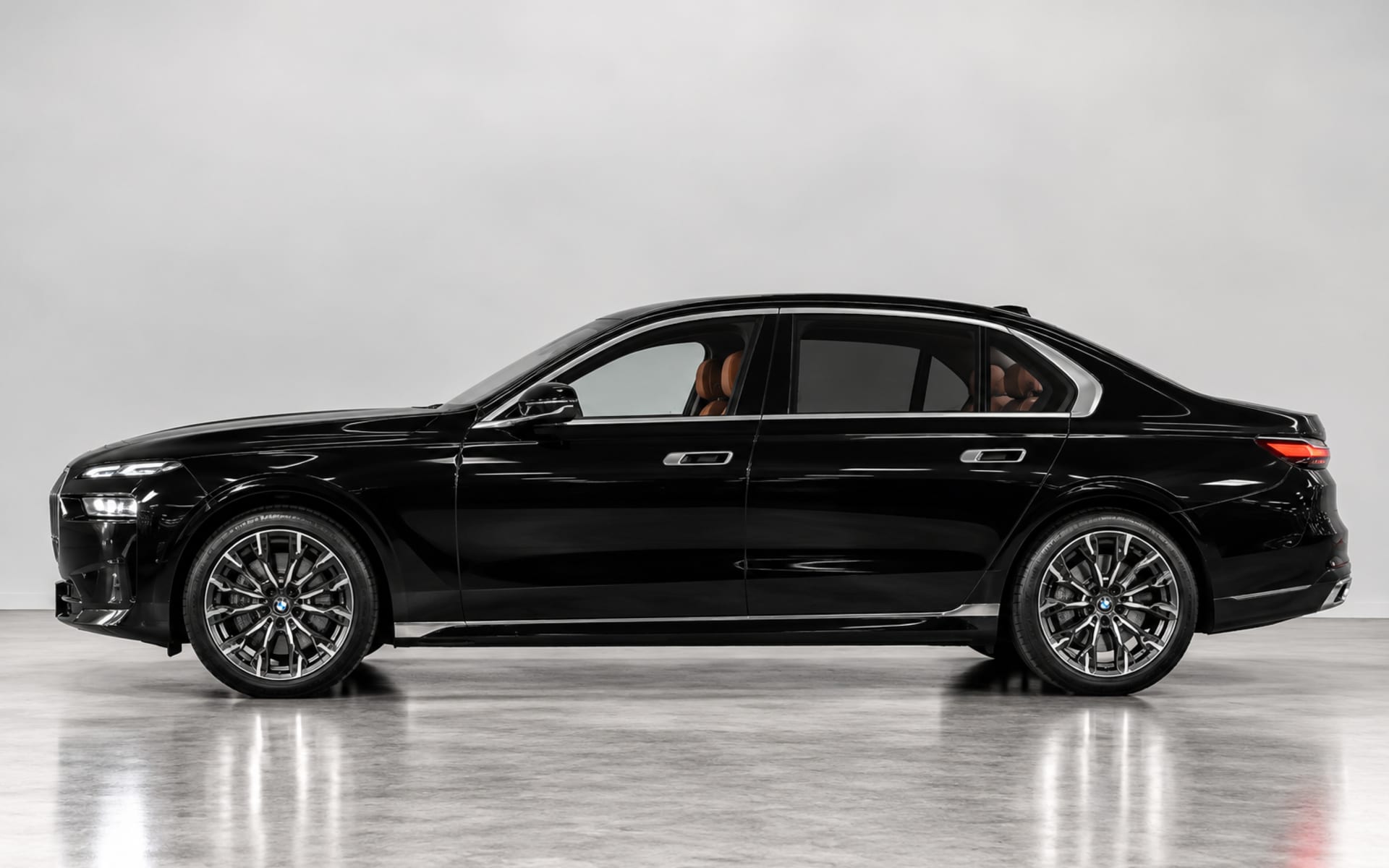 BMW 740i image 1