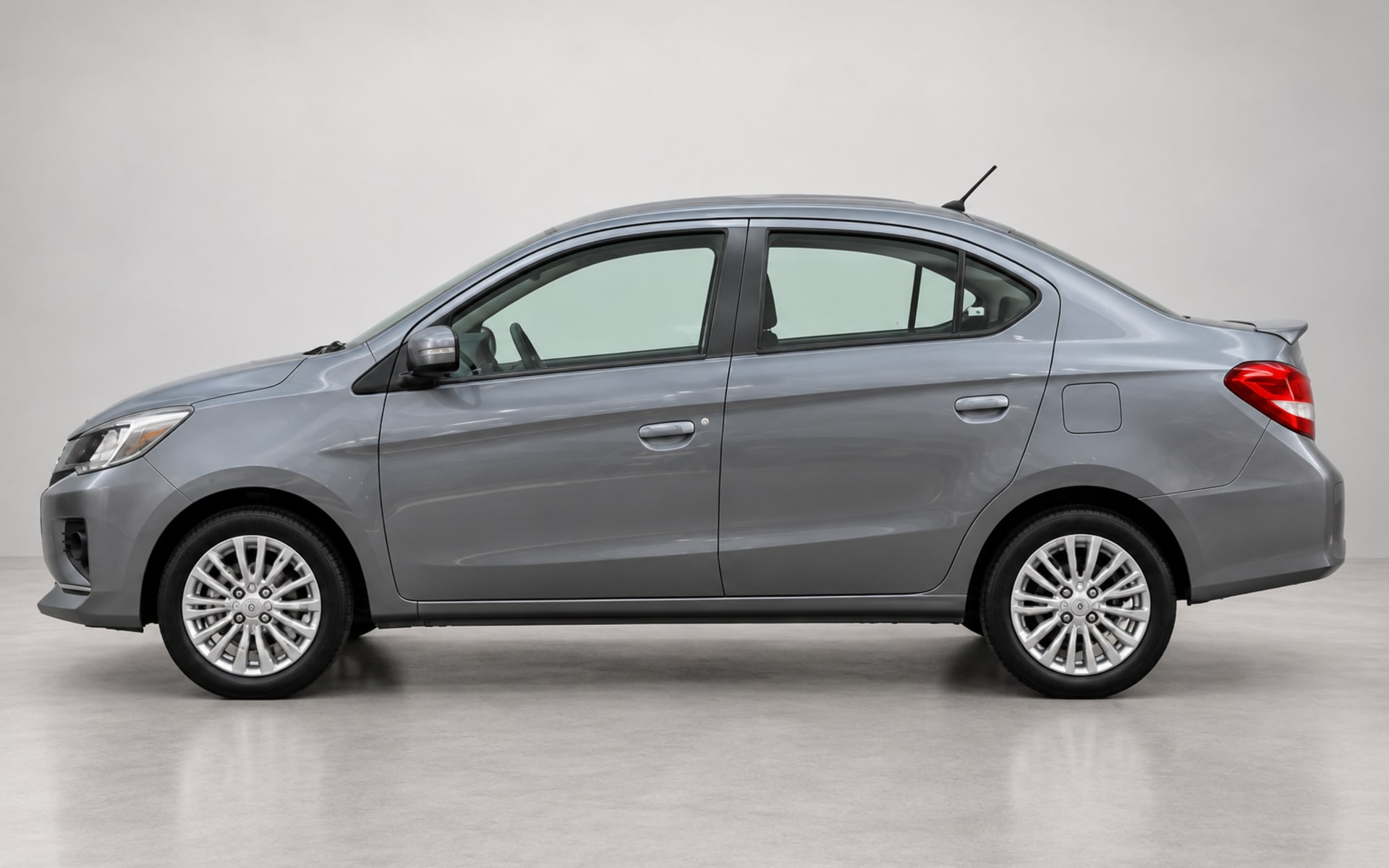 Mitsubishi Attrage image 1