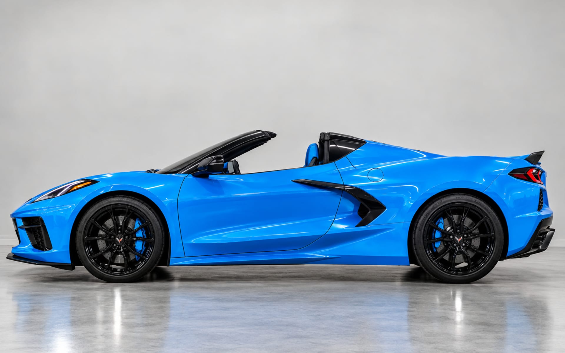Corvette C8 Stingray Convertible - image 1