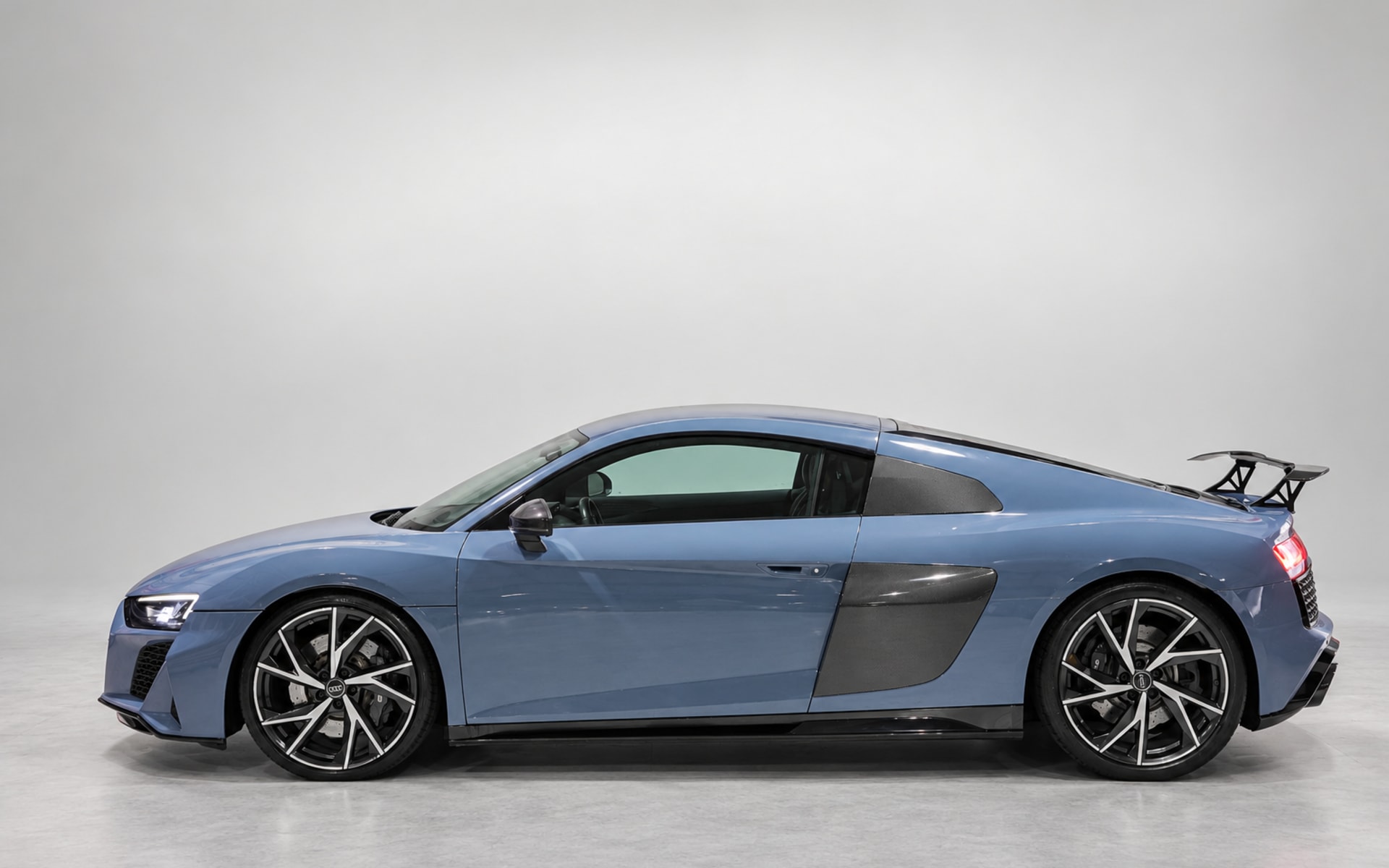 R8 (V10) - image 1