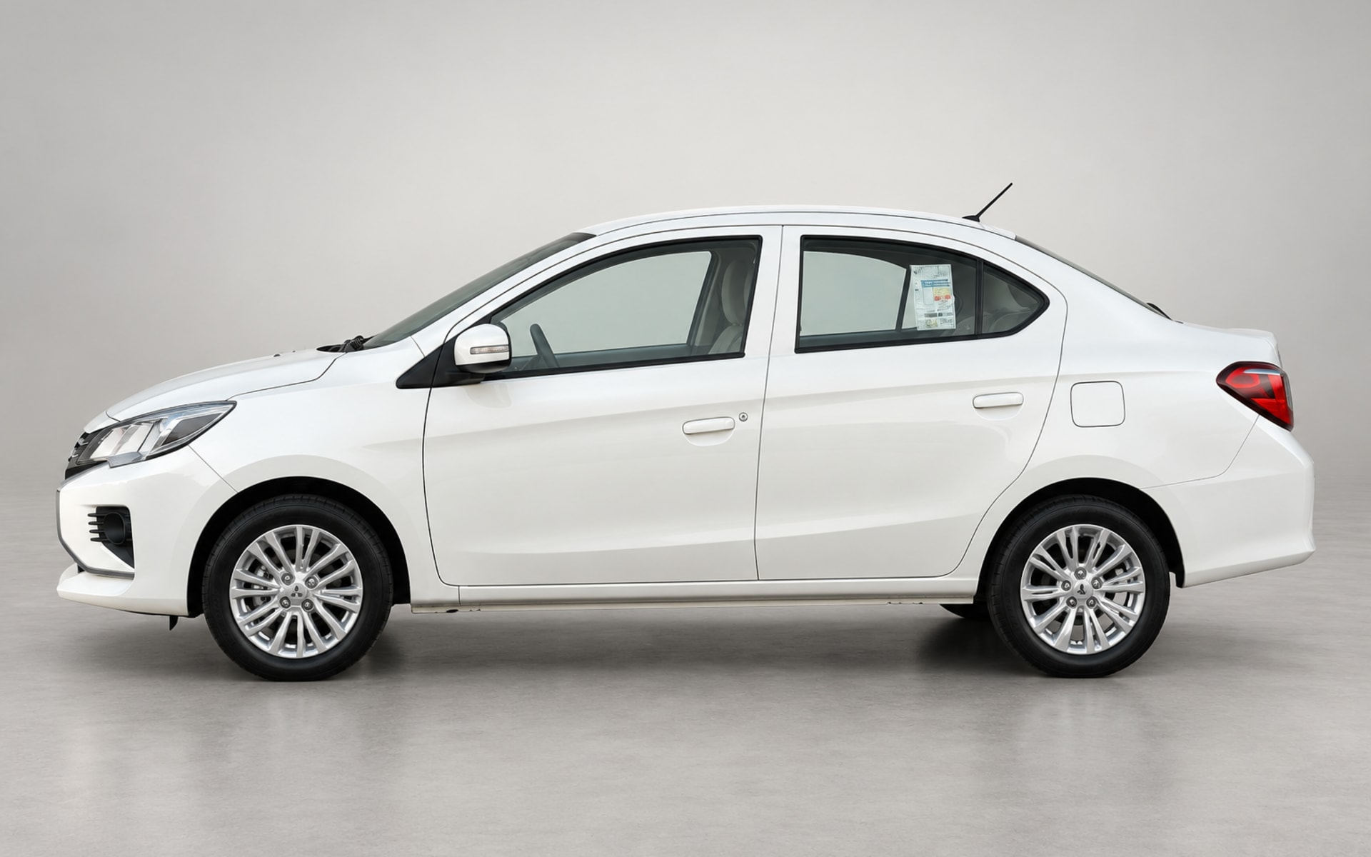 Mitsubishi Attrage image 1
