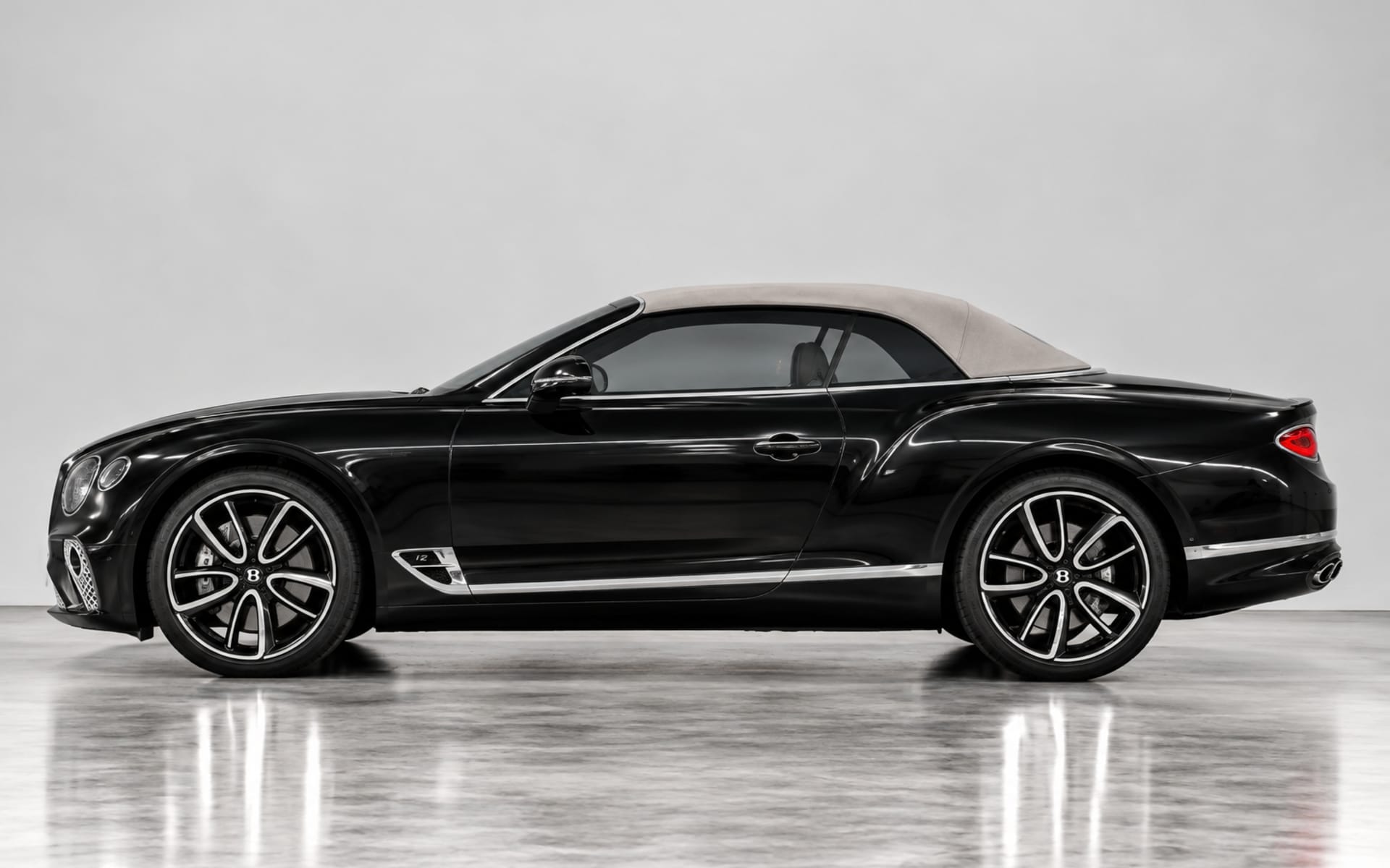 Bentley Continental GTC Mulliner image 1