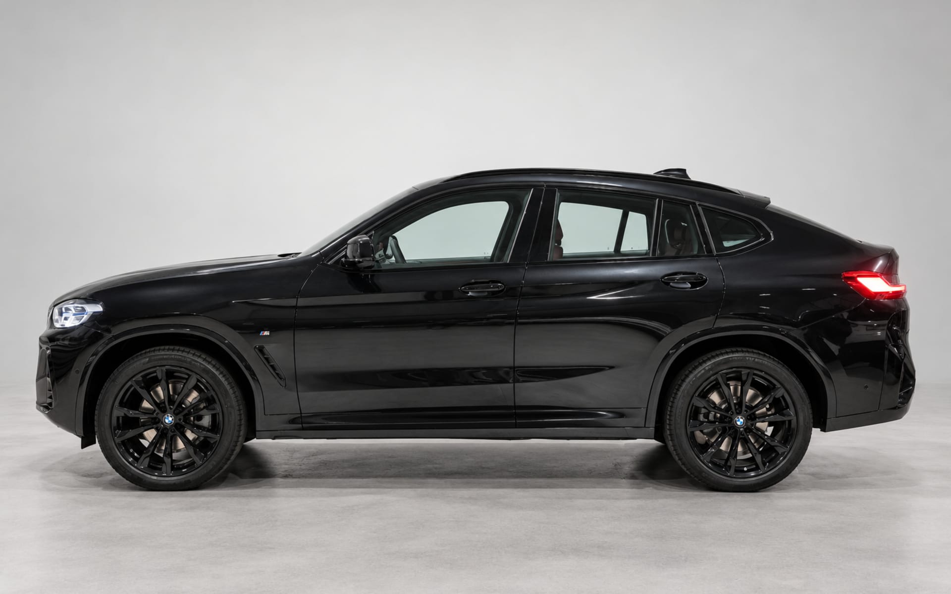 X4 M KIT - image 1