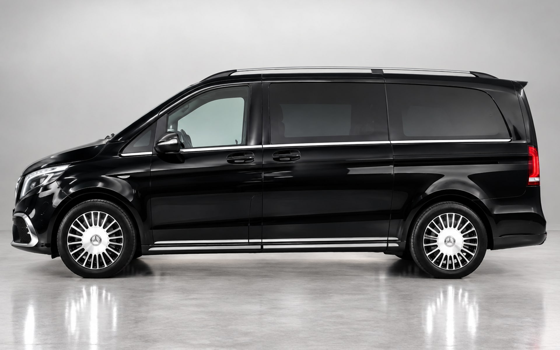 Mercedes-Benz V250 image 1