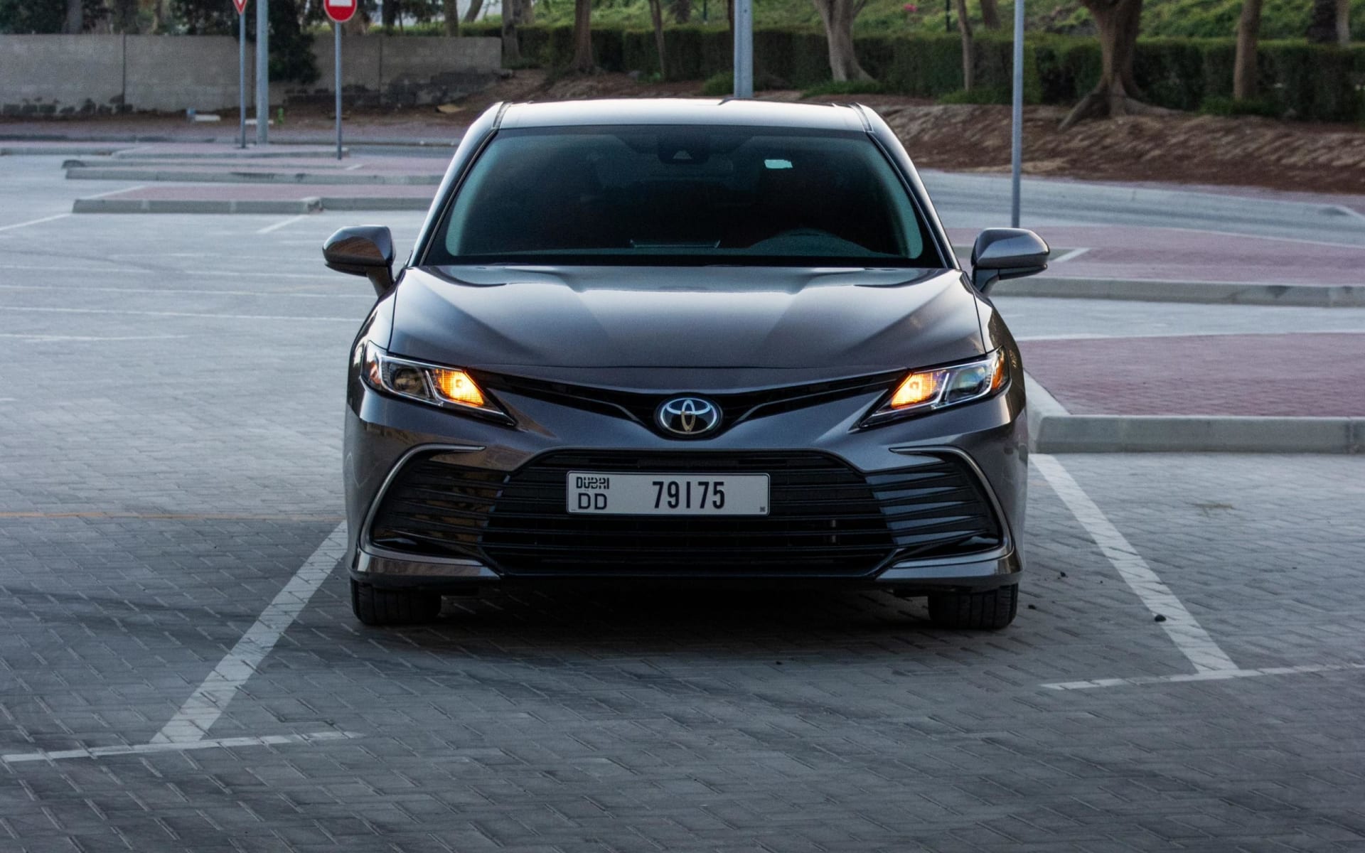 Toyota Camry 2024 - image 1