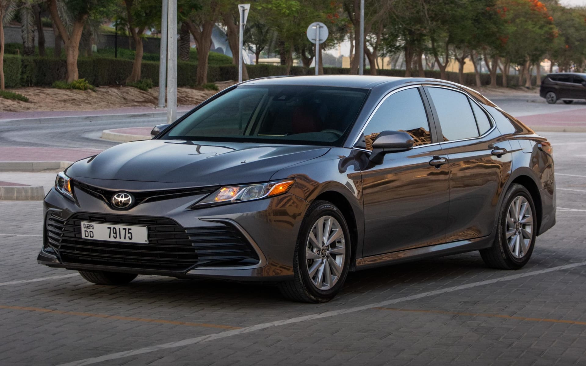 Toyota Camry 2024 thumbnail 3