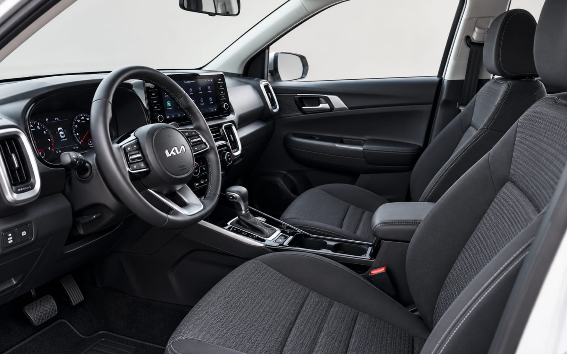Kia Sonet 2024 for rent in Dubai photo 4