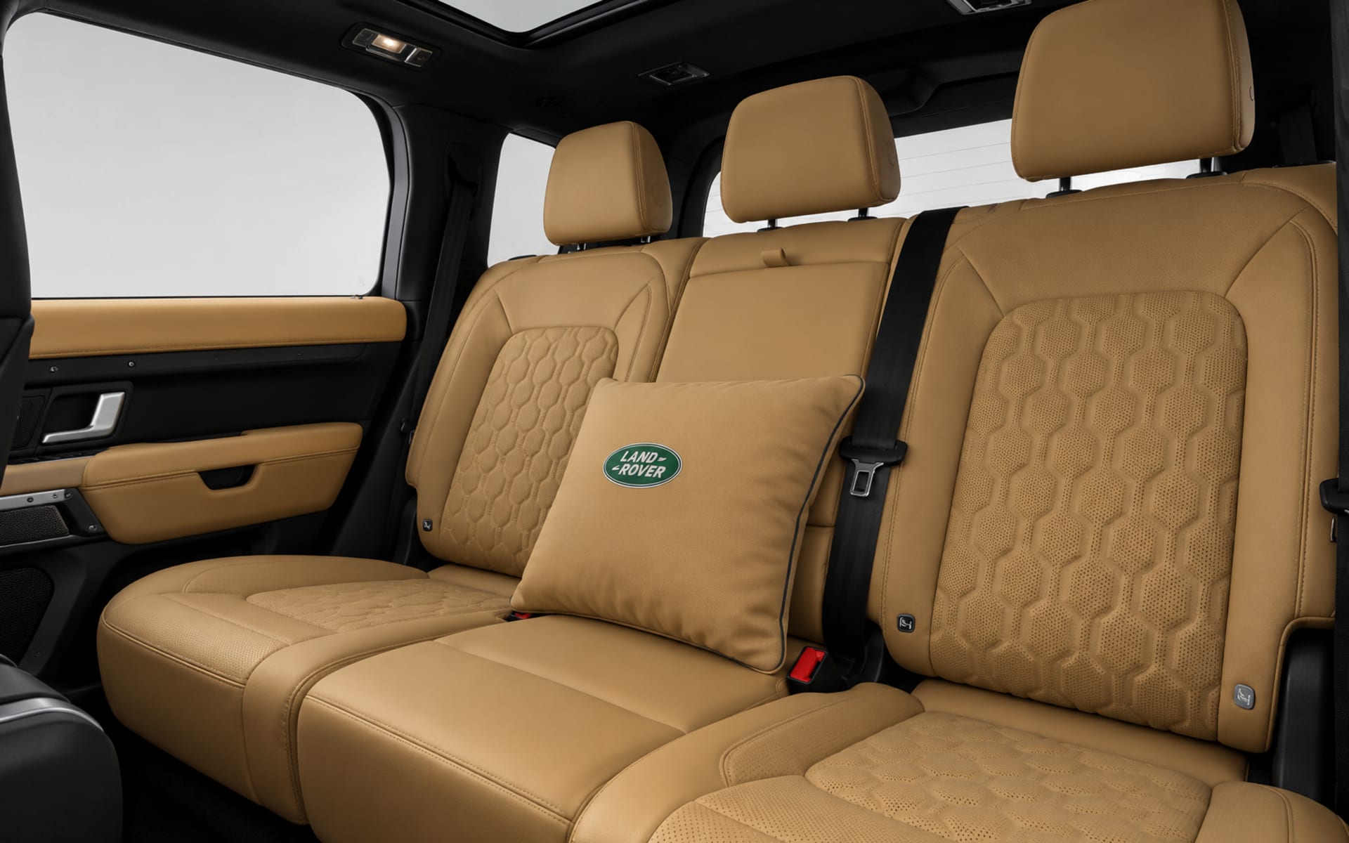 Land Rover Defender 90 2023 for rent in Dubai photo 5