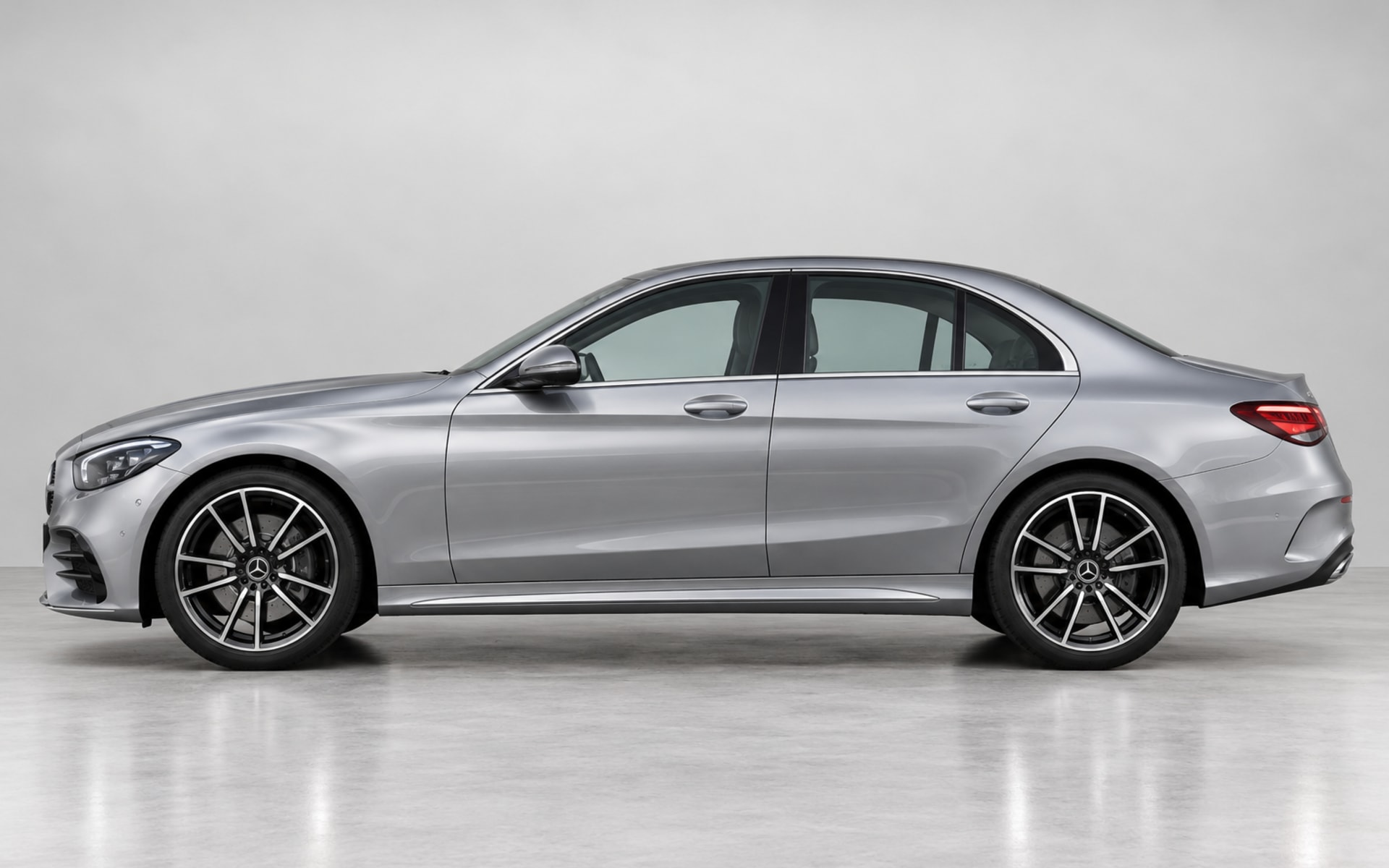 Mercedes-Benz E 350 2022 for rent in Dubai photo 2