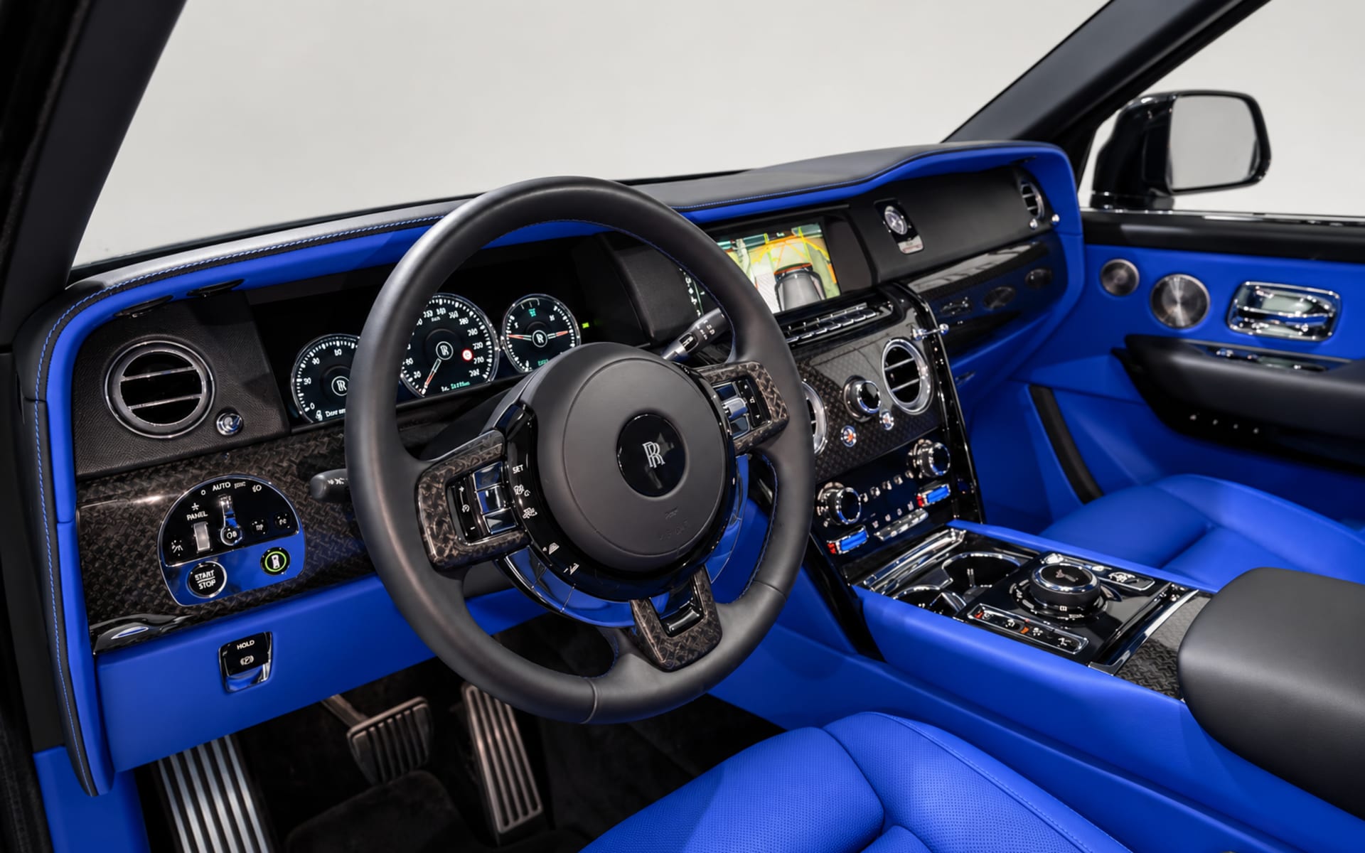 Rolls-Royce Cullinan Black-Badge 2023 for rent in Dubai photo 4