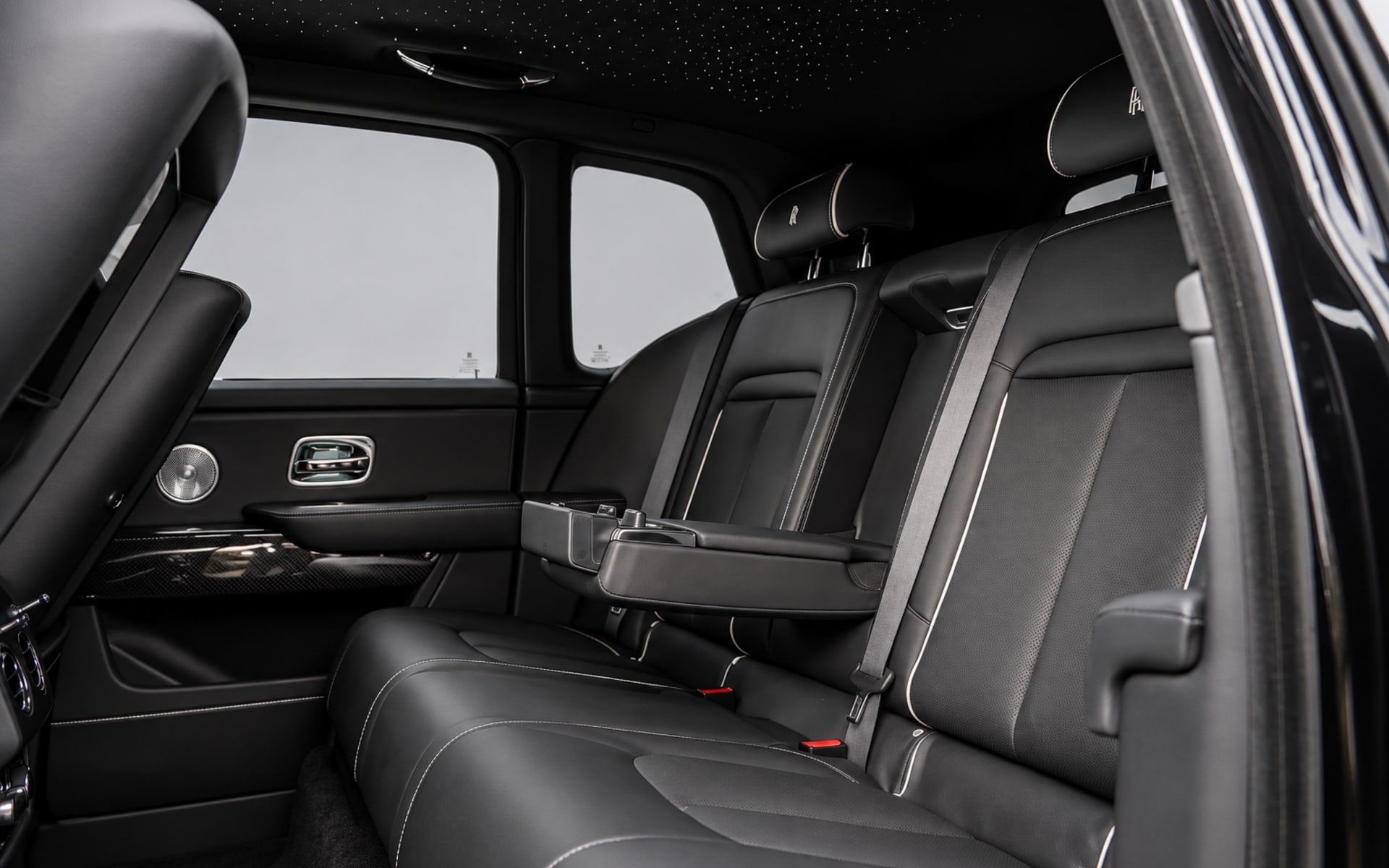 Rolls-Royce Cullinan Black Badge 2024 for rent in Dubai photo 6
