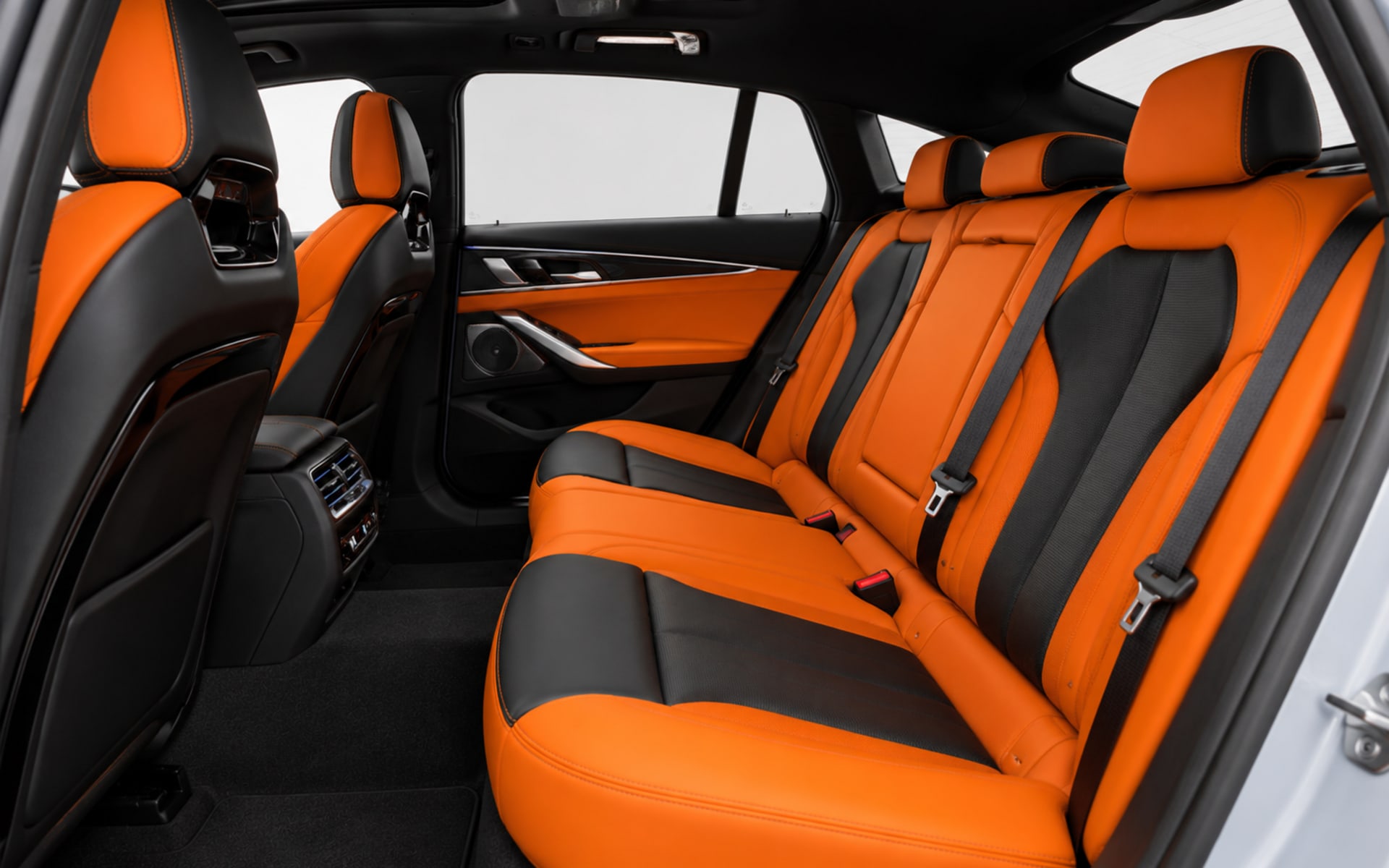 BMW M5 2025 for rent in Dubai photo 5