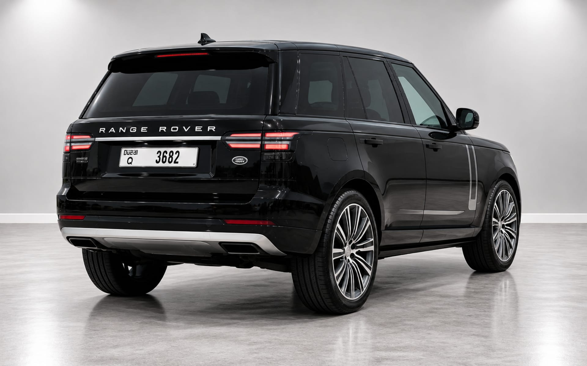 Land Rover Range Rover Vogue 2023 for rent in Dubai photo 3