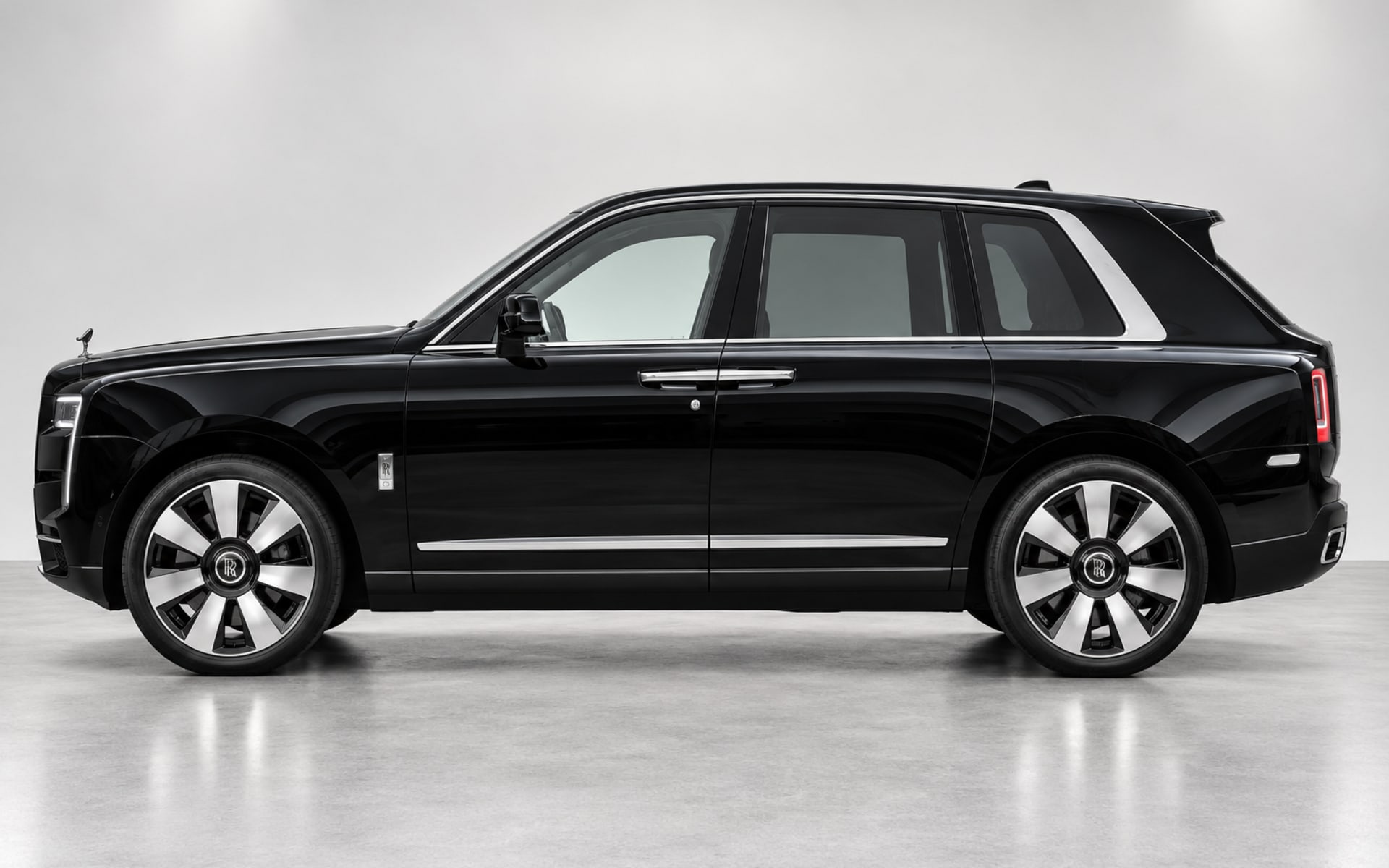 Rolls-Royce Cullinan Series II 2025 for rent in Dubai photo 2