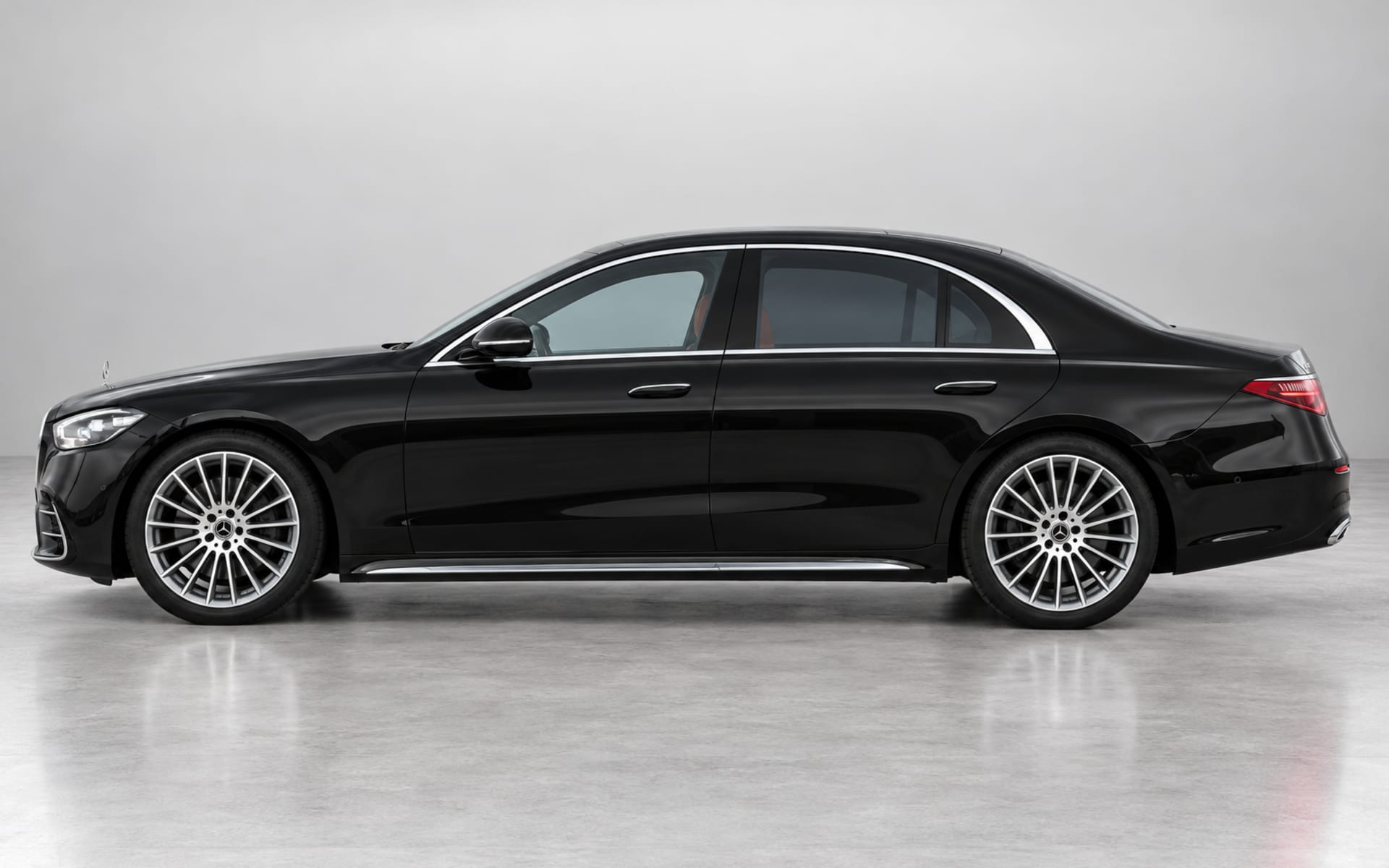Mercedes-Benz S 580 2023 for rent in Dubai photo 2
