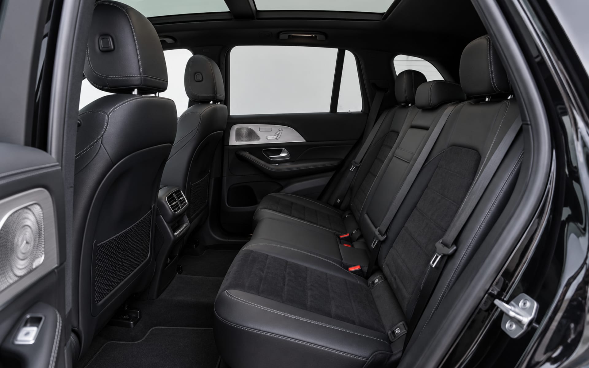 Mercedes-Benz GLE 450 2022 for rent in Dubai photo 5