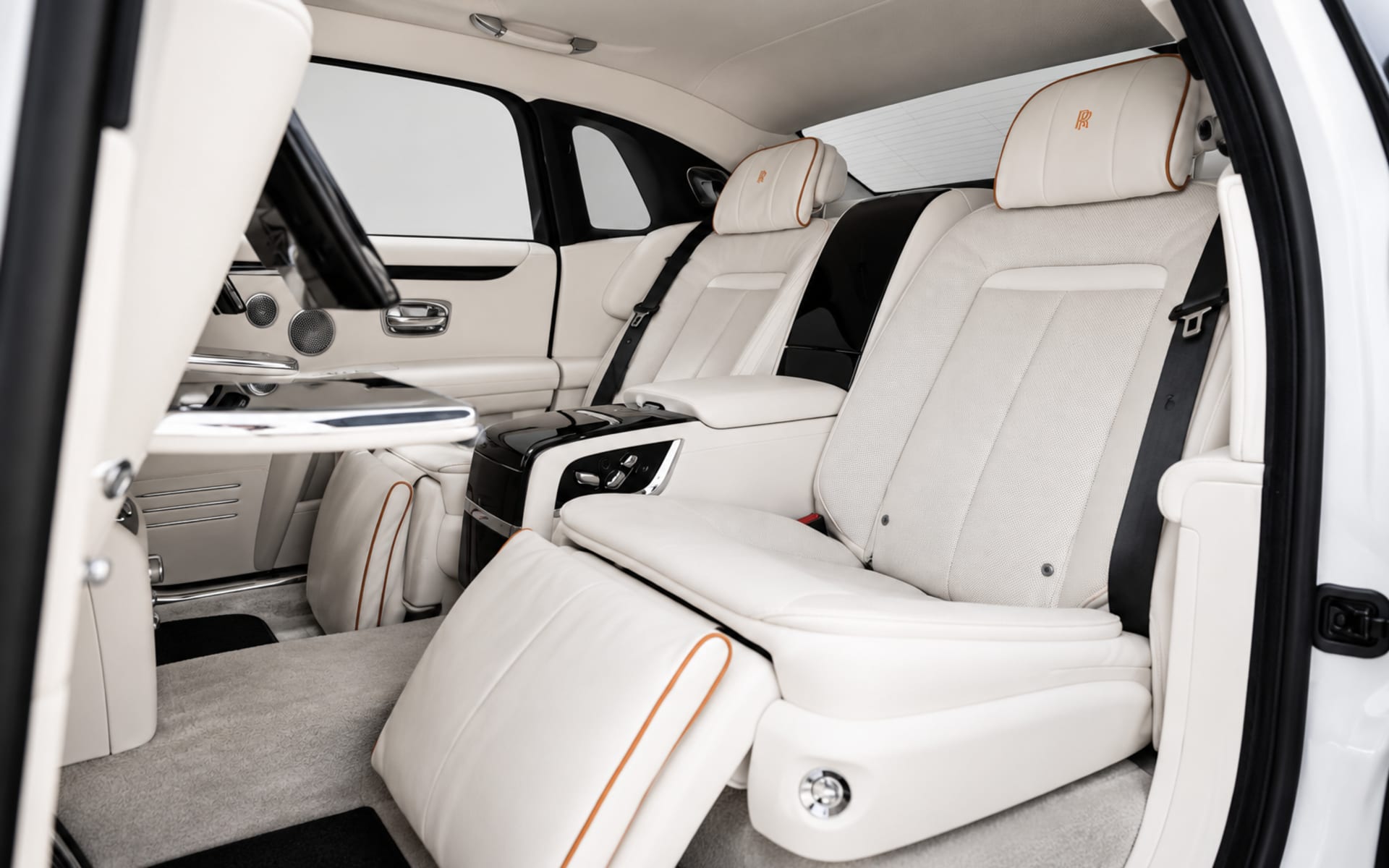 Rolls-Royce Ghost 2024 for rent in Dubai photo 6