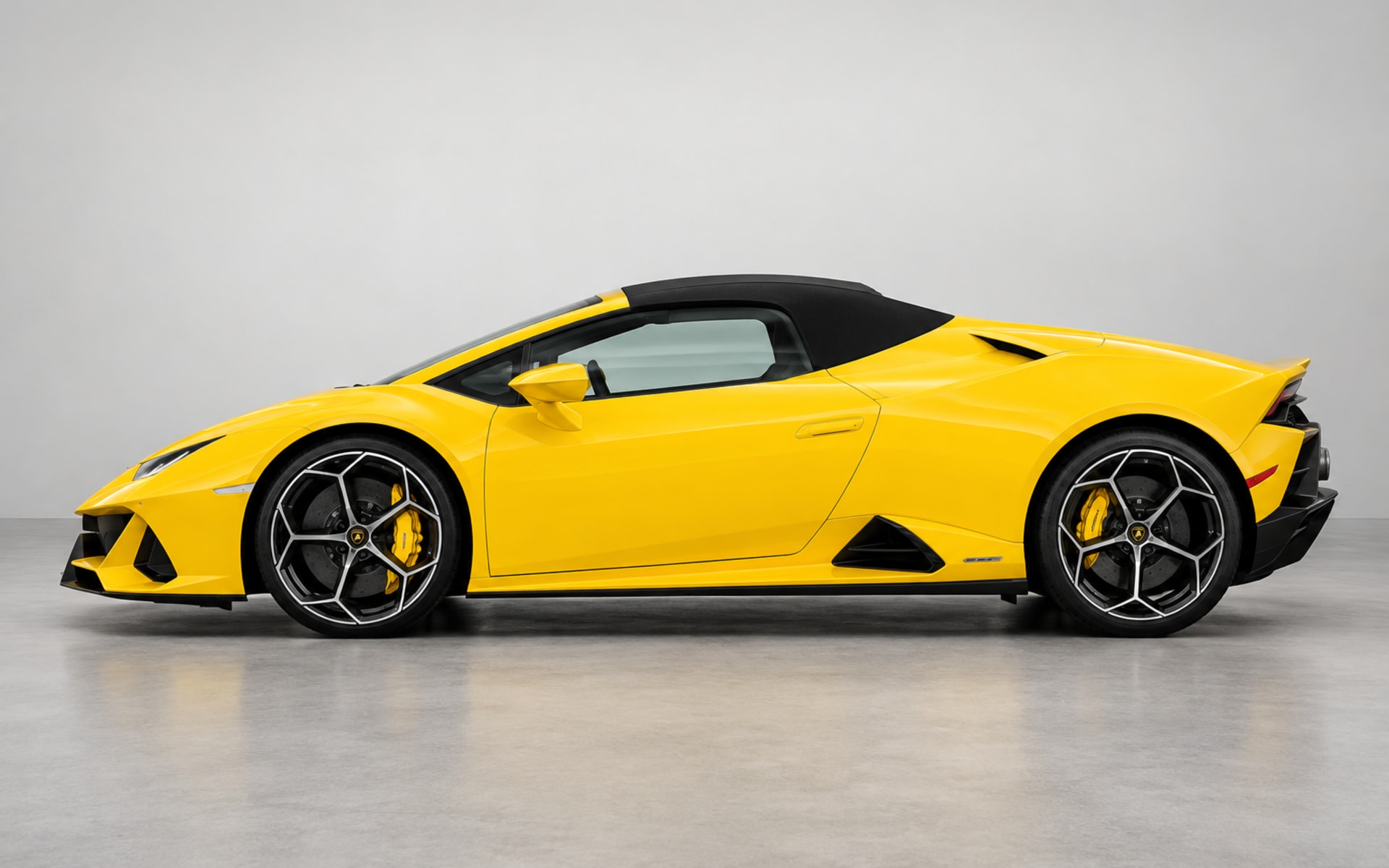 Lamborghini Huracan EVO Spyder 2022 for rent in Dubai photo 2