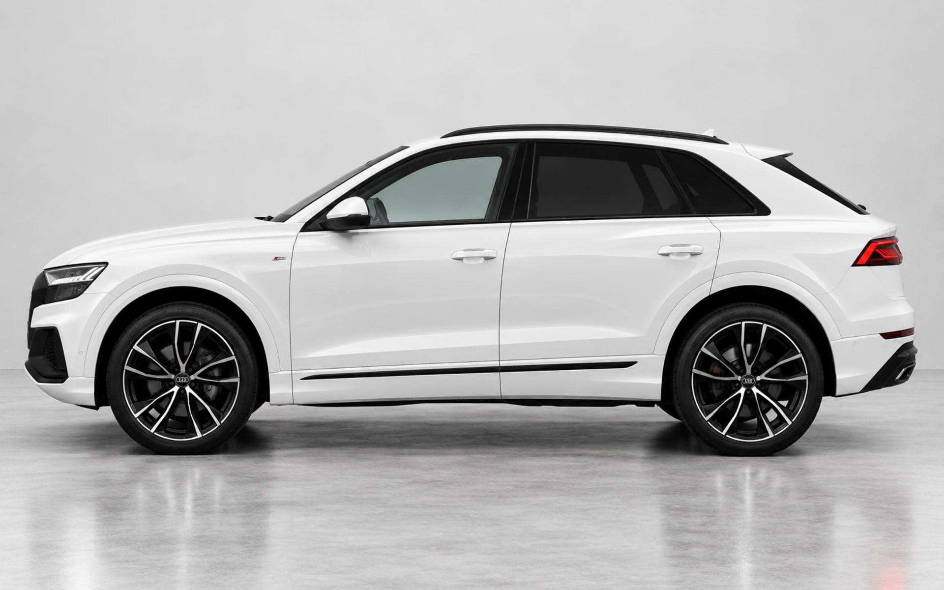 Audi Q8 2023 for rent in Dubai photo 2