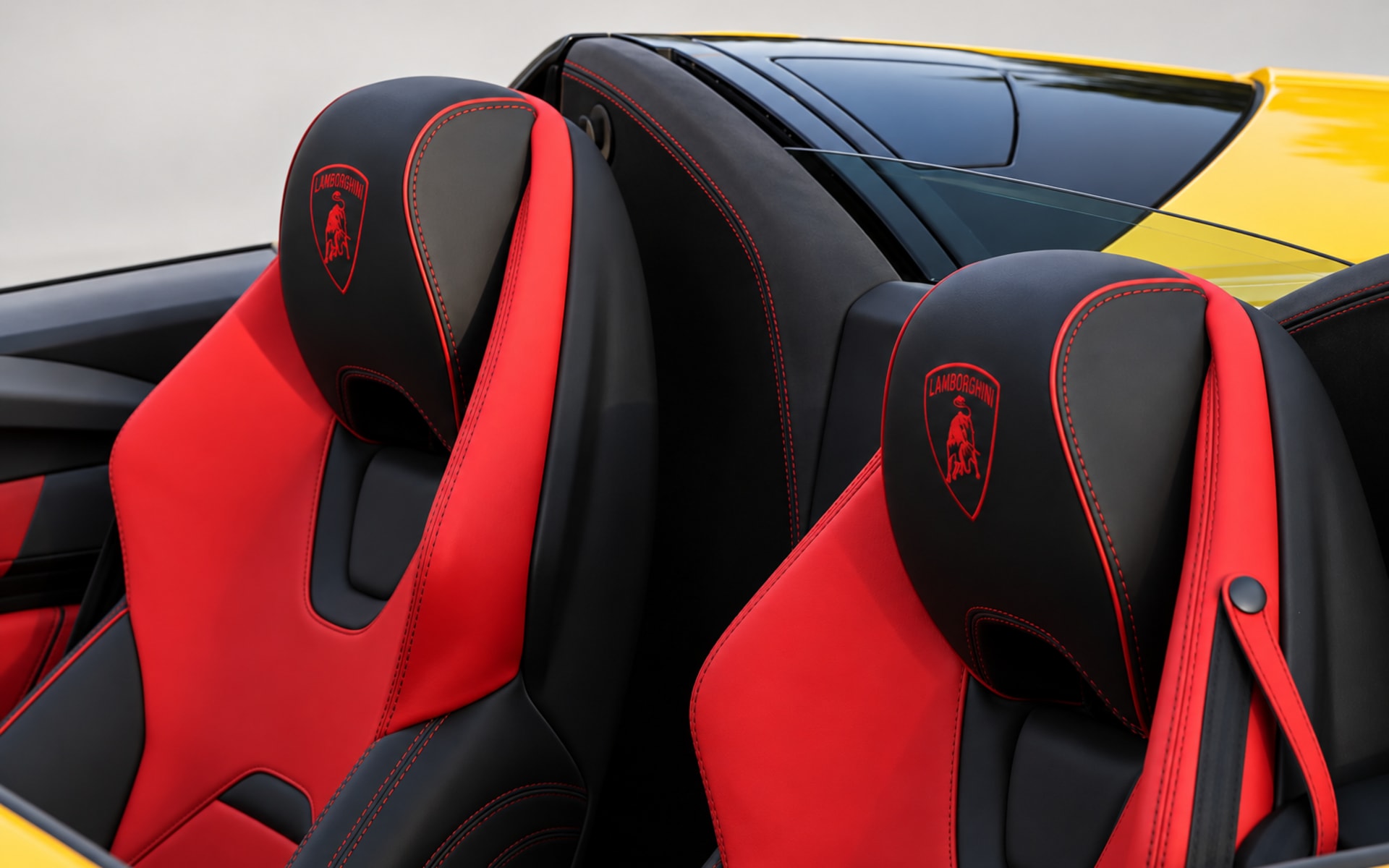 Lamborghini Huracan EVO Spyder 2025 for rent in Dubai photo 6