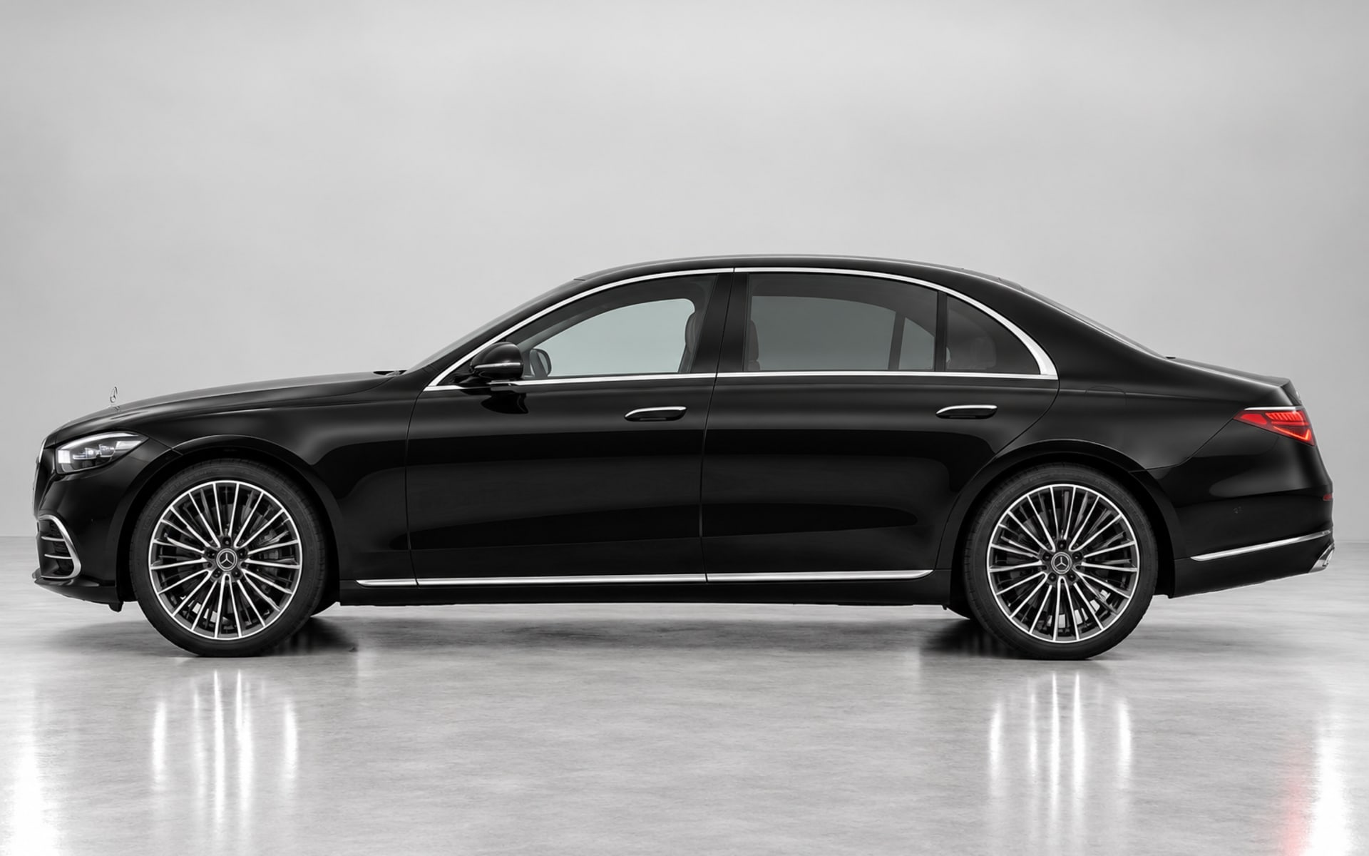 Mercedes-Benz S 500 2022 for rent in Dubai photo 2