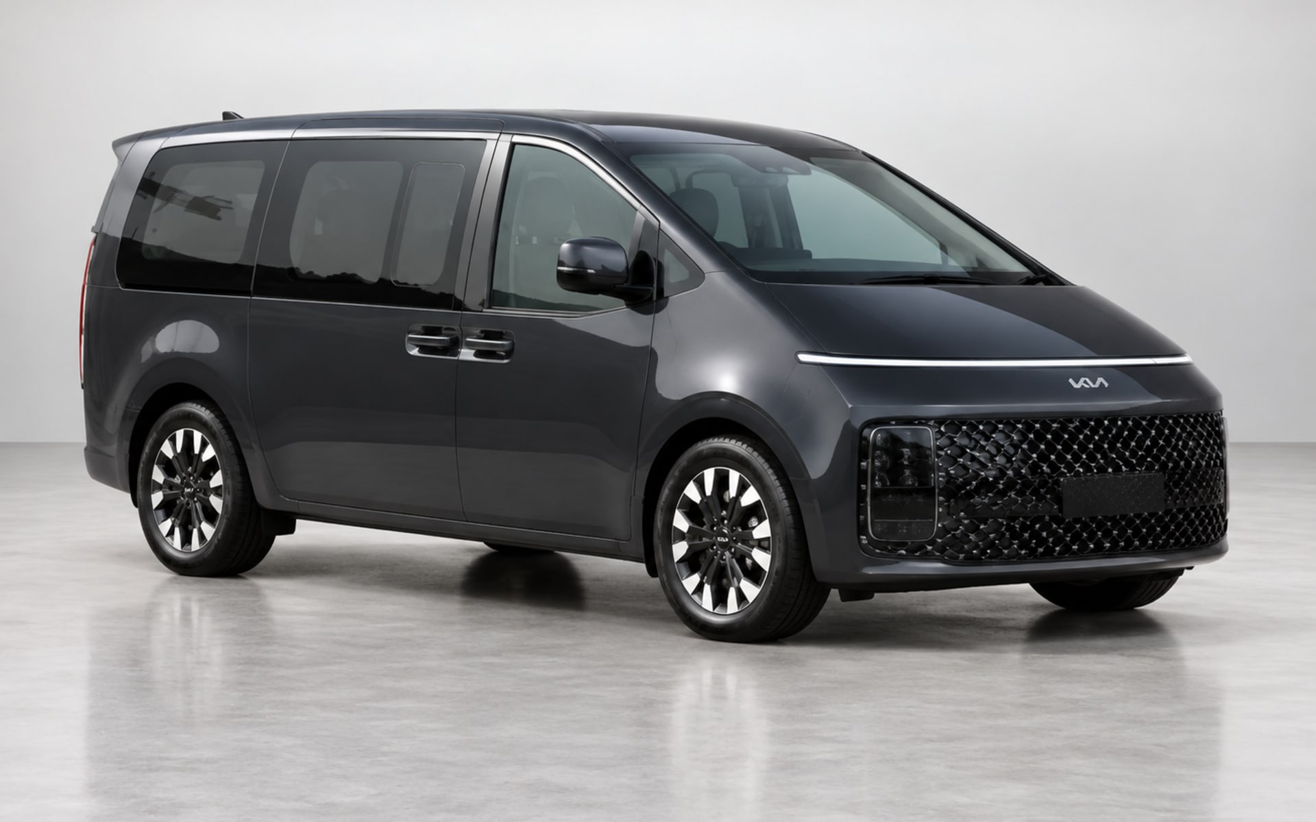 Hyundai Staria image 1