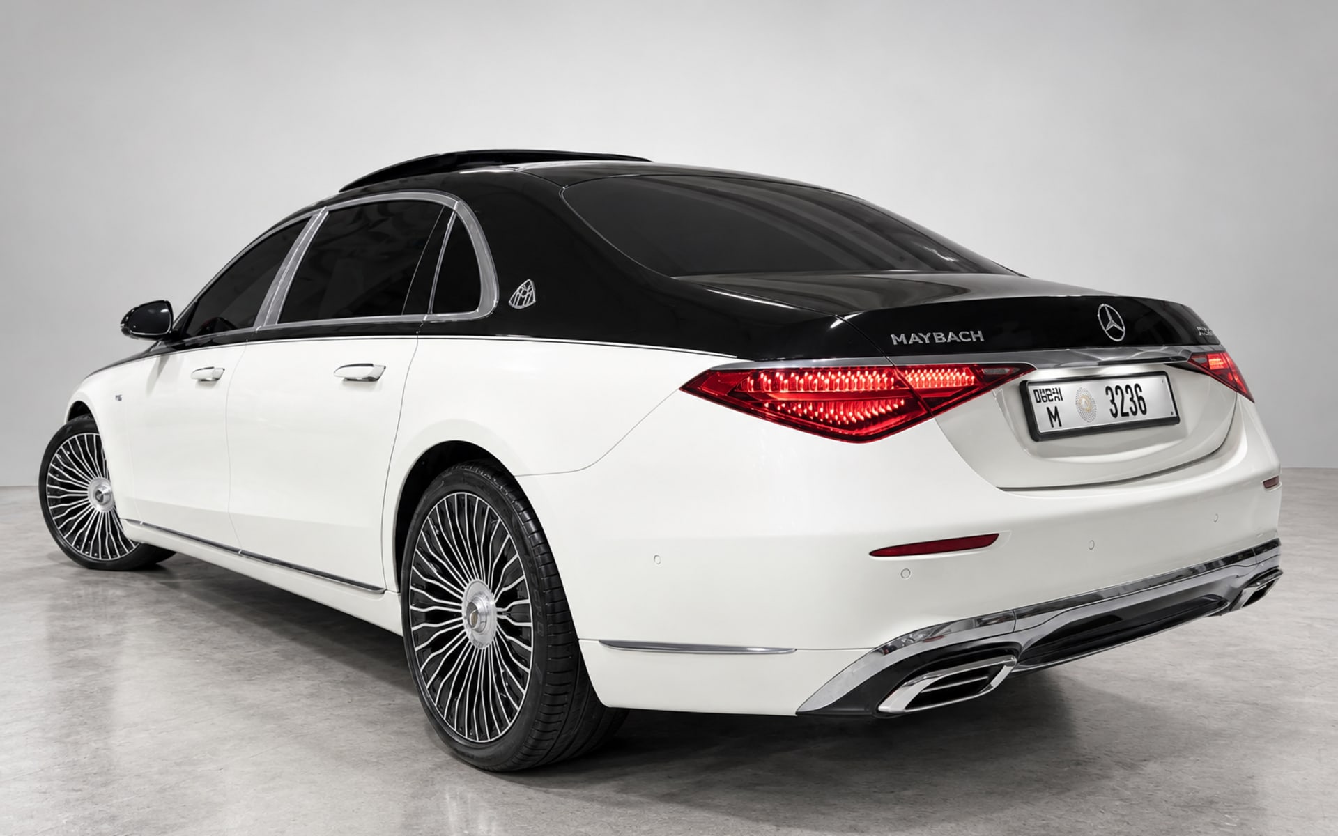 Mercedes-Benz S680 MAYBACH 2023 for rent in Dubai photo 3