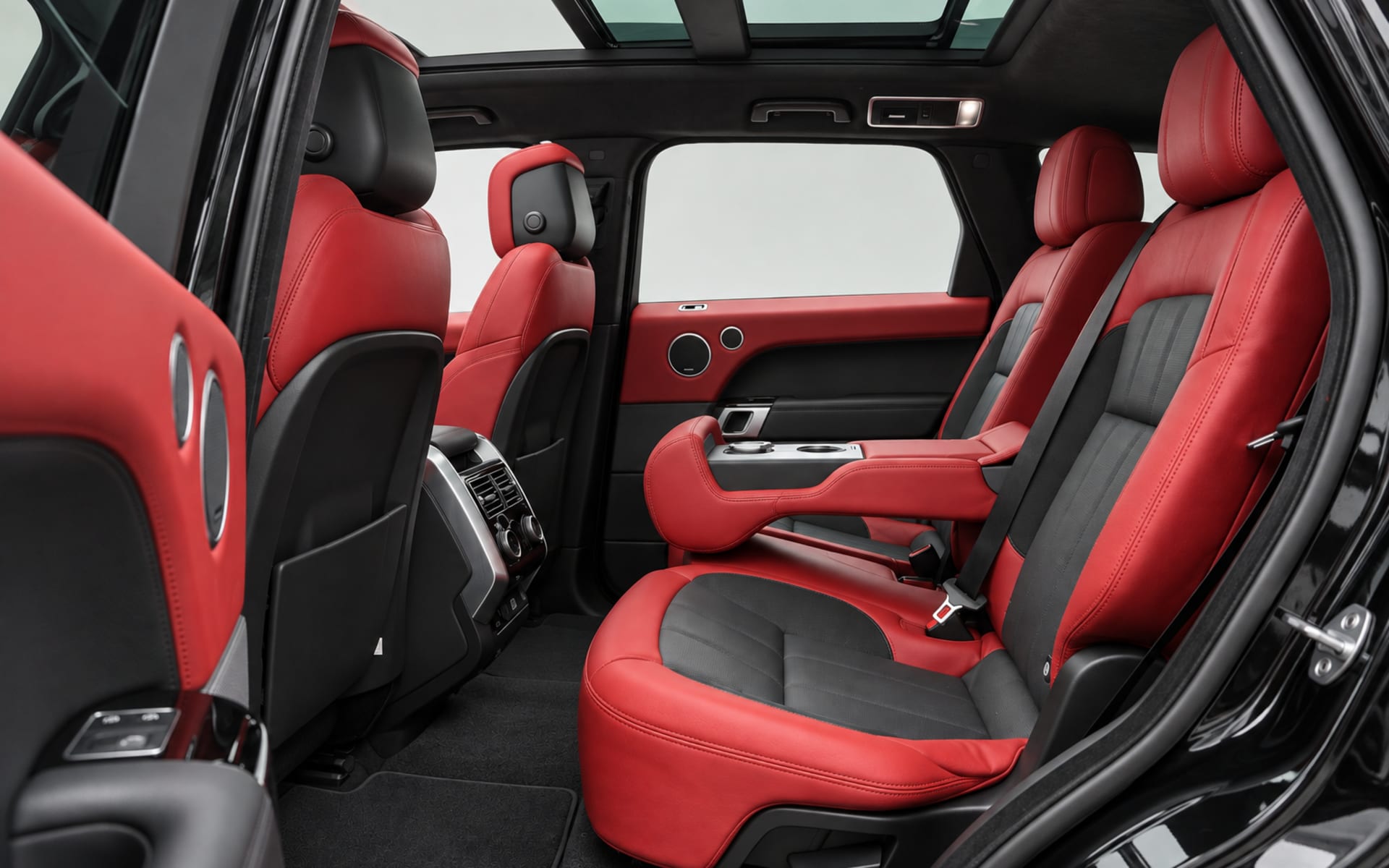 Land Rover Range Rover Sport 2022 for rent in Dubai photo 6