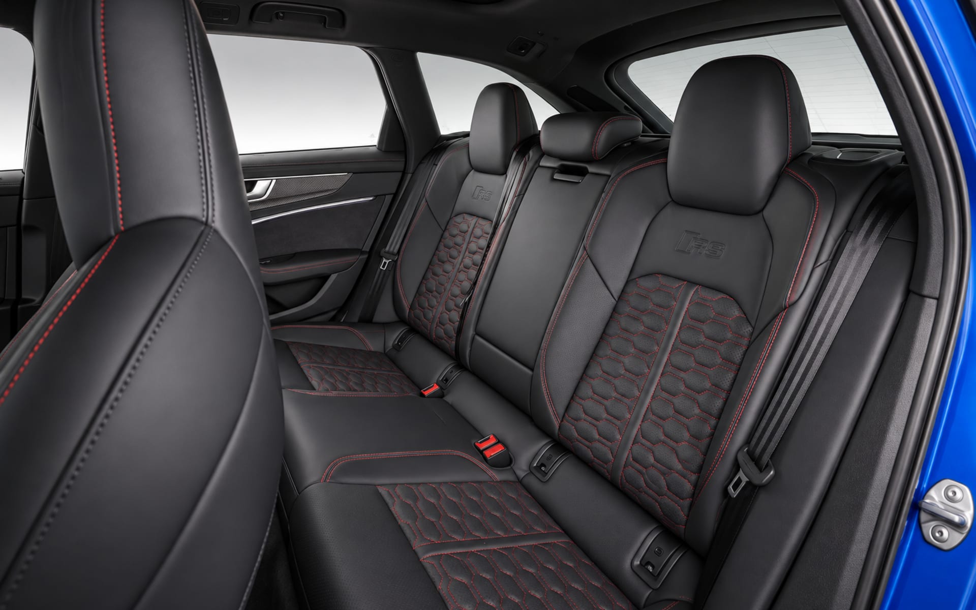 Audi RS6 Avant 2023 for rent in Dubai photo 5