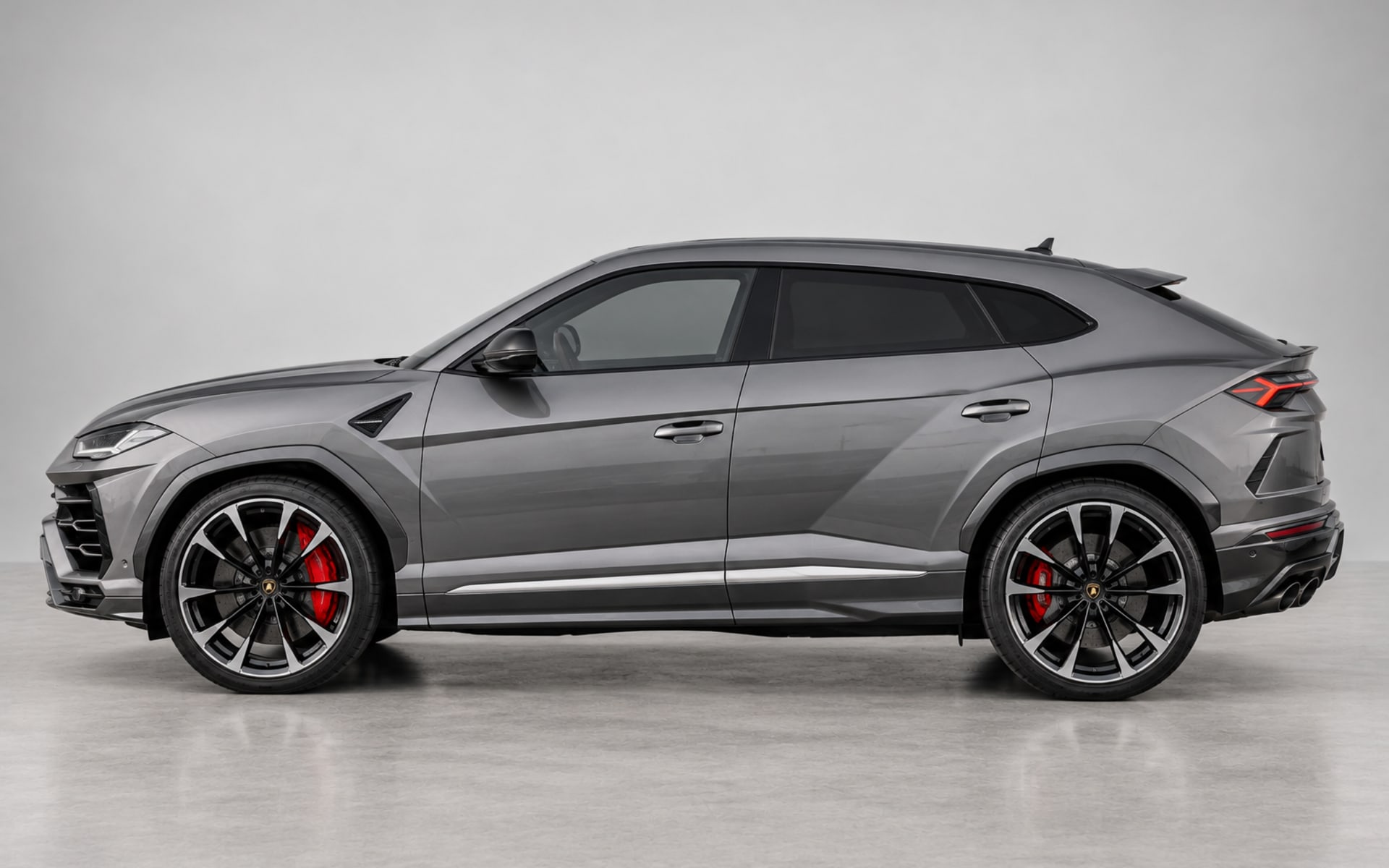 Lamborghini Urus 2023 for rent in Dubai photo 2
