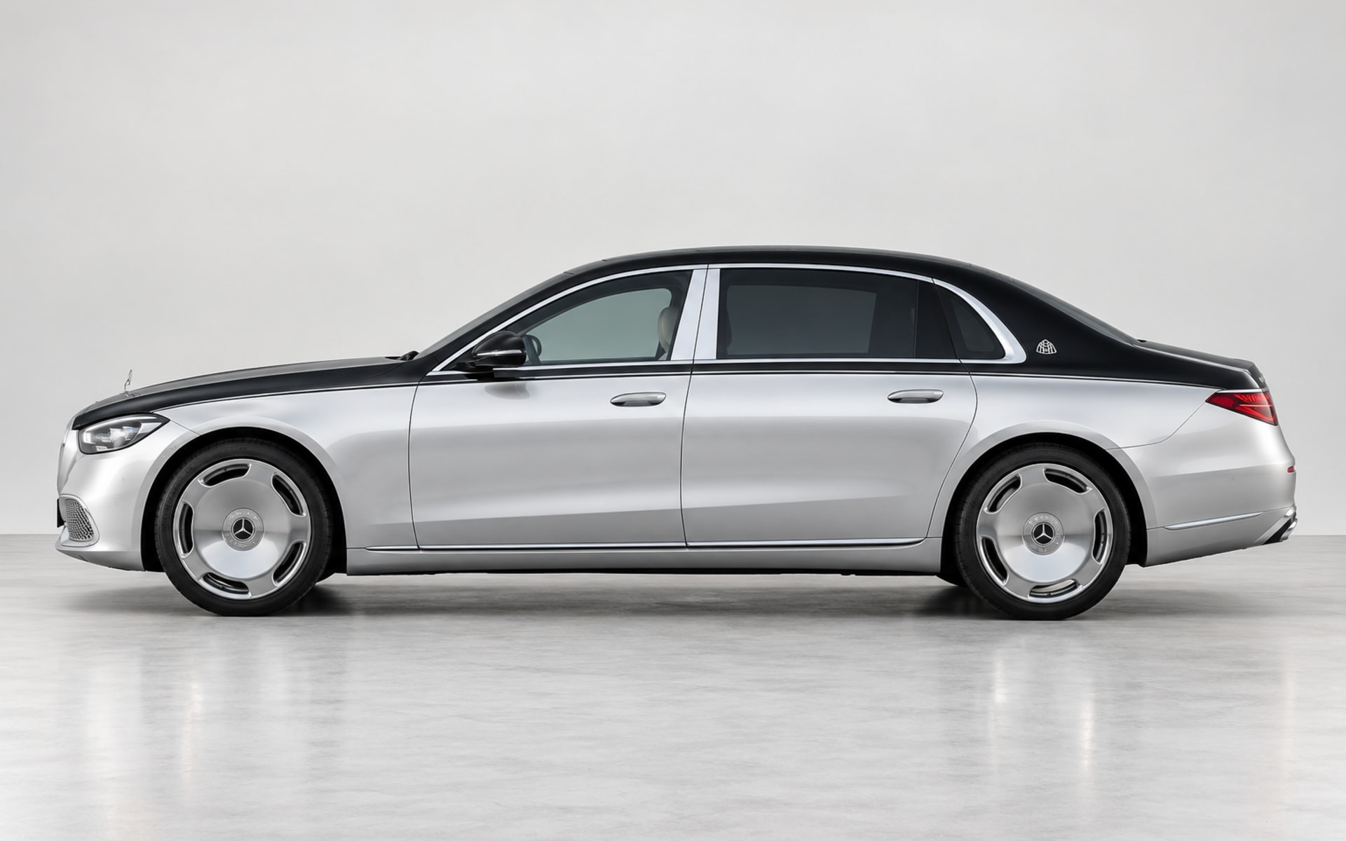 Mercedes-Benz Maybach S 680 (Edition 100) 2022 for rent in Dubai photo 2