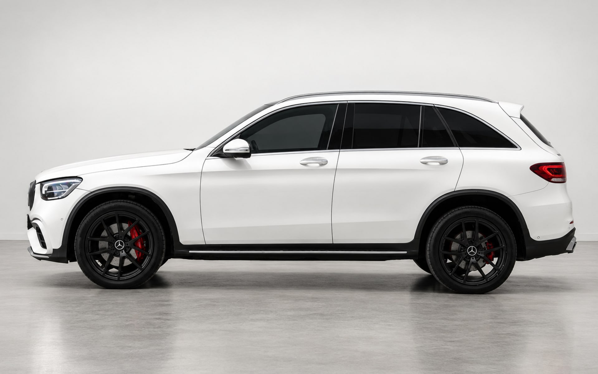 Mercedes-Benz GLC 300 2022 for rent in Dubai photo 2