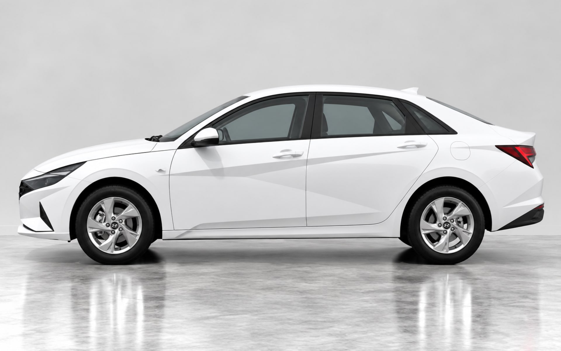 Hyundai Elantra image 1