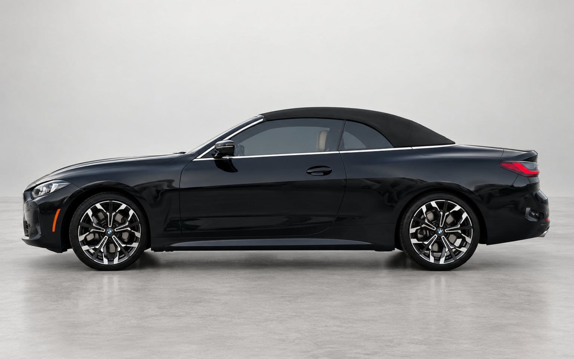 BMW 430i Convertible 2025 thumbnail 3