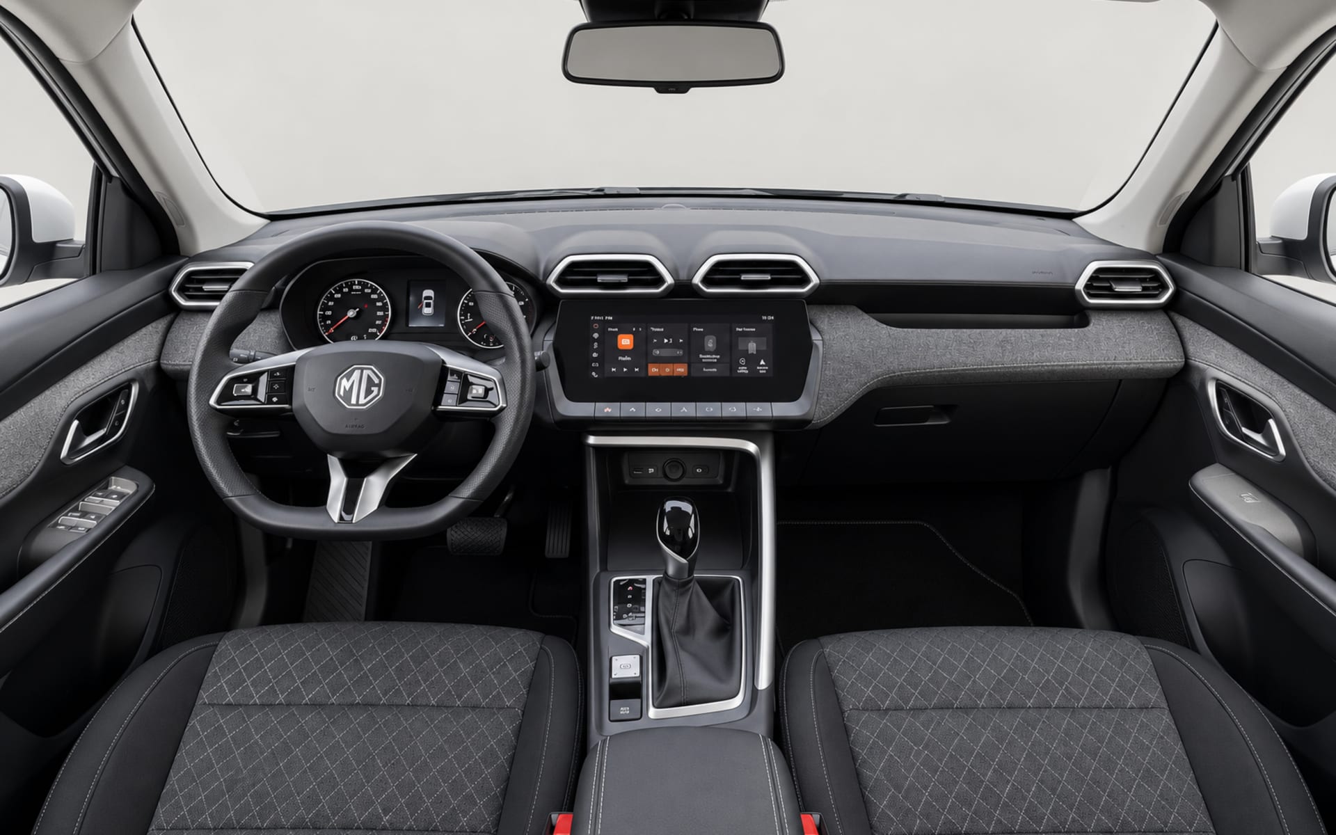 MG ZS 2025 for rent in Dubai photo 4