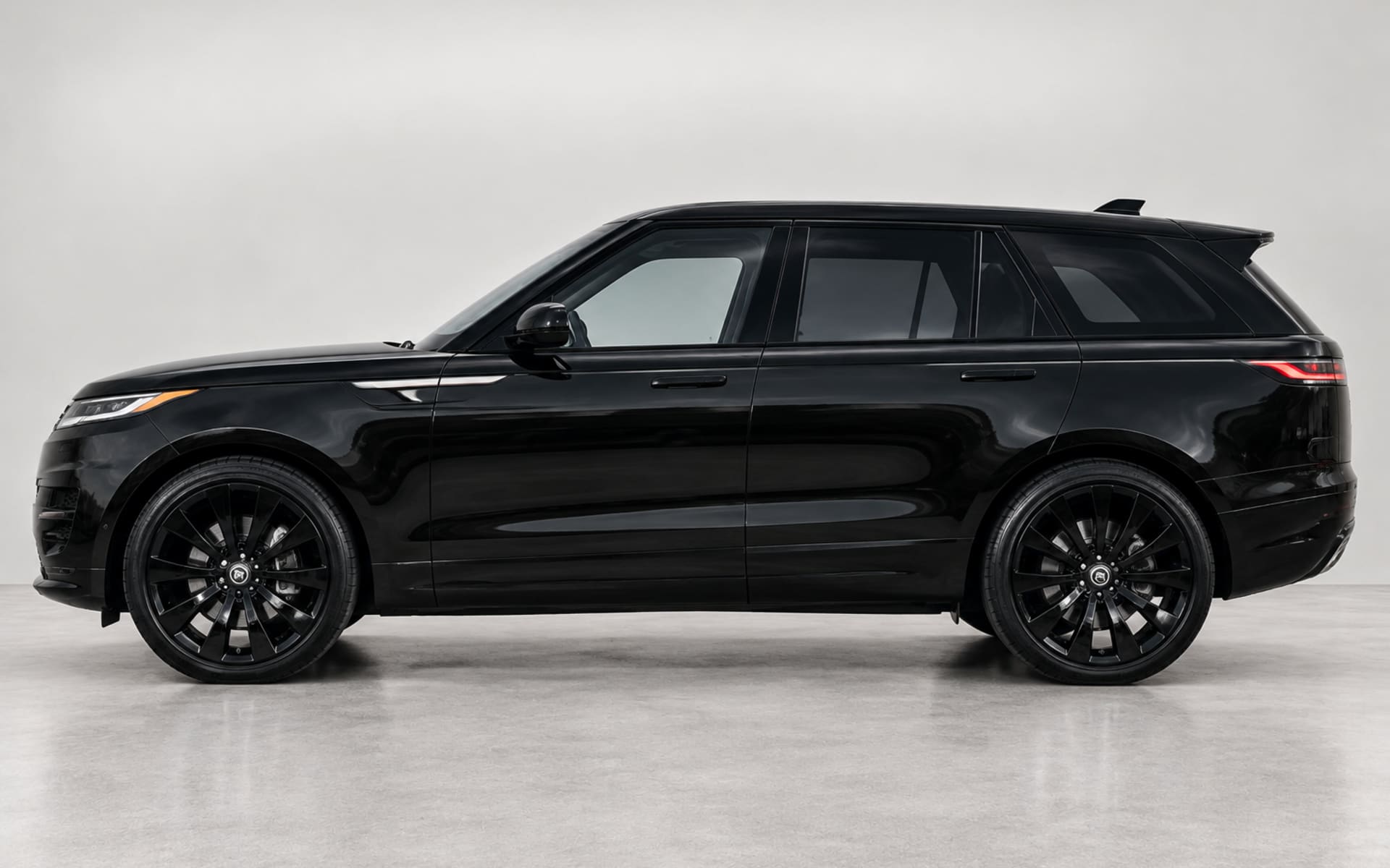 Land Rover Range Rover Sport Dynamic 2025 for rent in Dubai photo 2