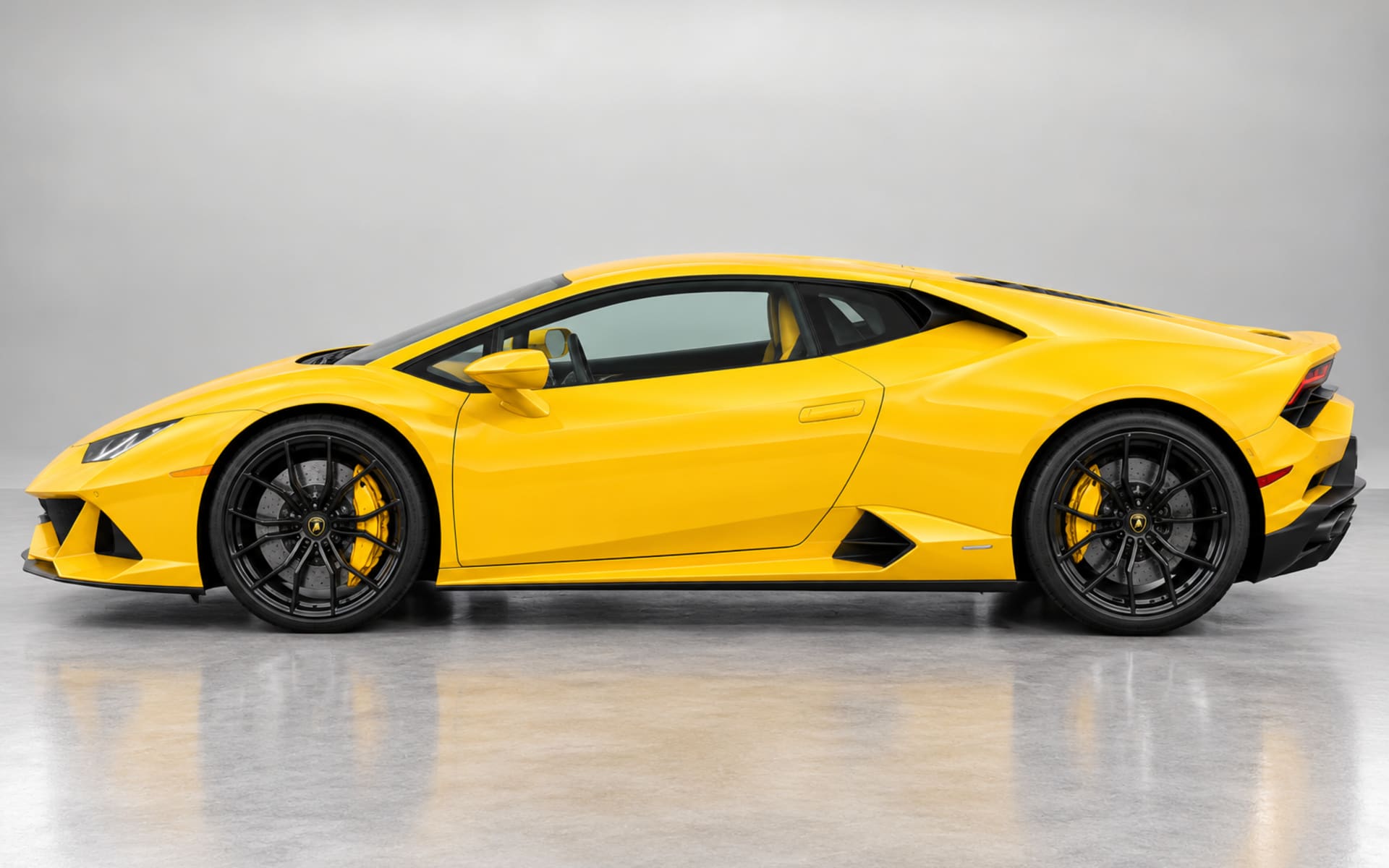 Lamborghini Huracan 2023 for rent in Dubai photo 2