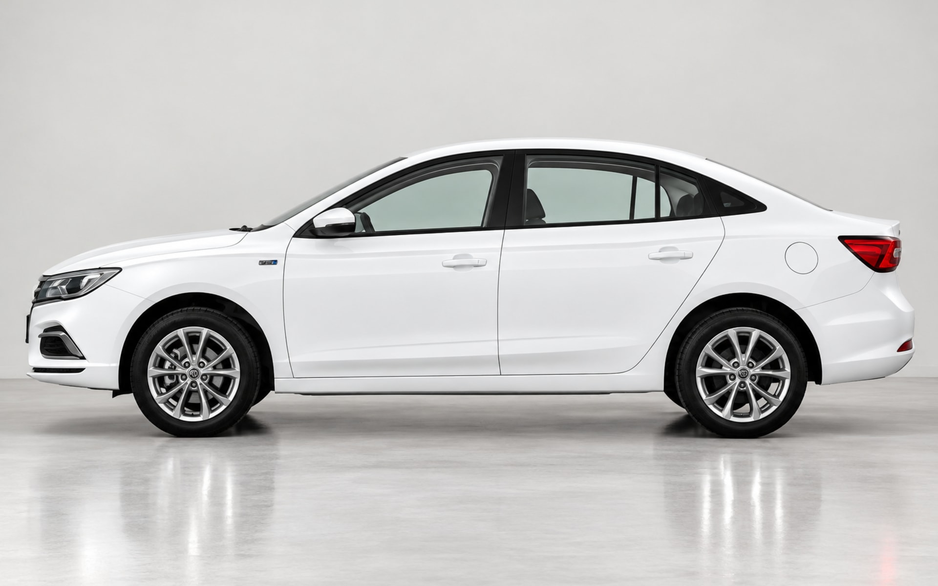 MG 5 (Basic) 2024 for rent in Dubai photo 2