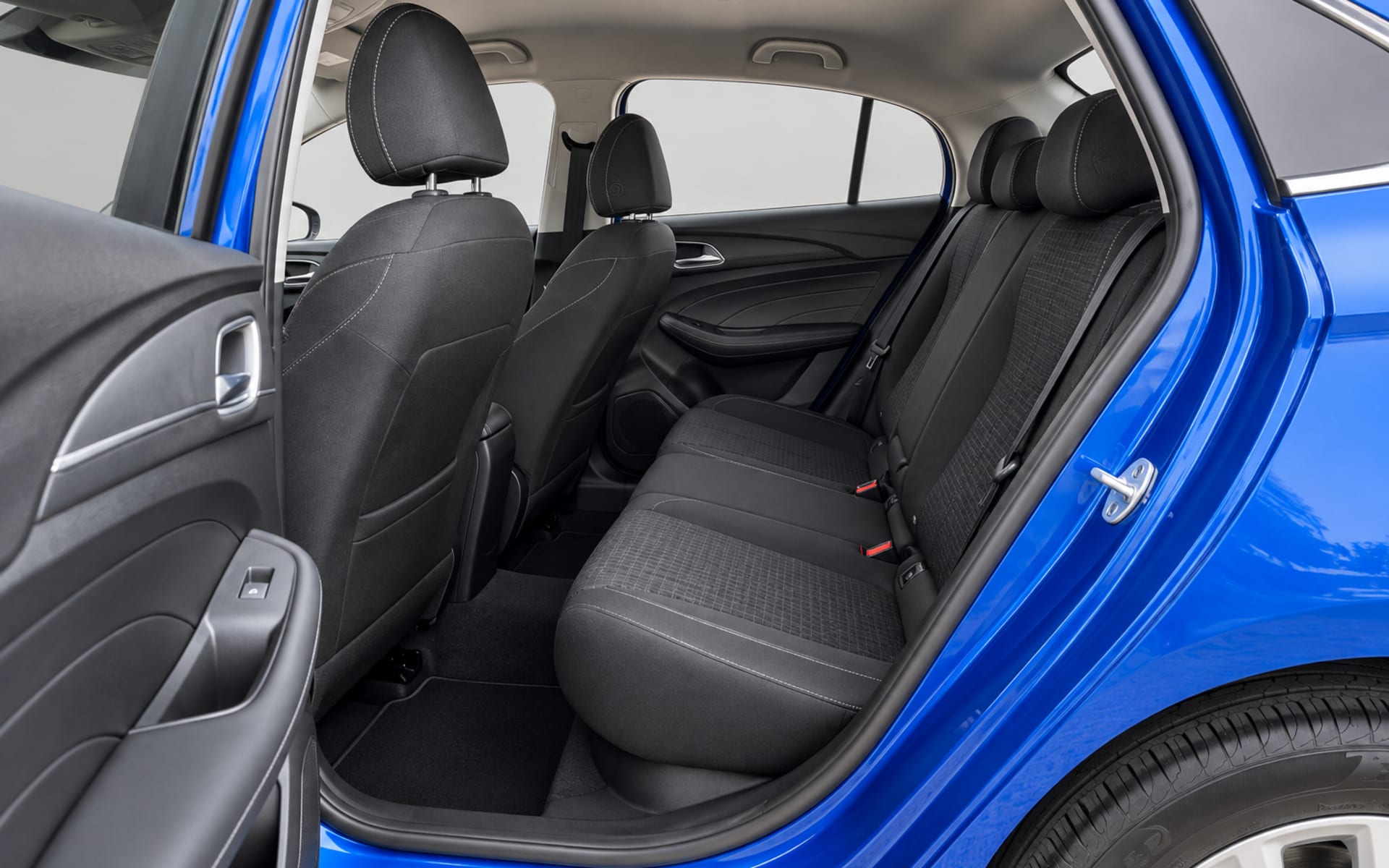 MG MG5 (Mid Option) 2024 for rent in Dubai photo 5