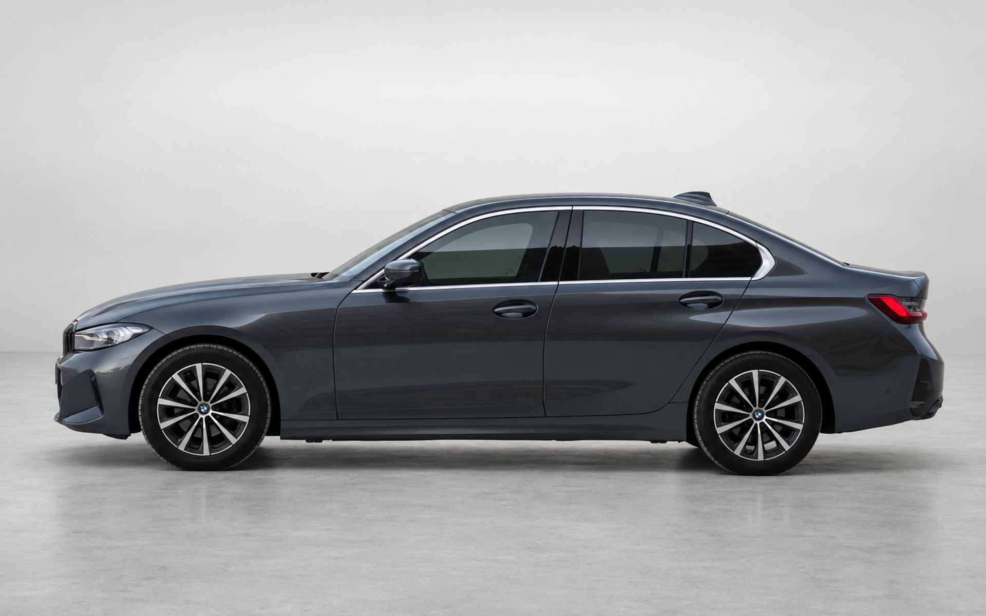 BMW 320i image 1